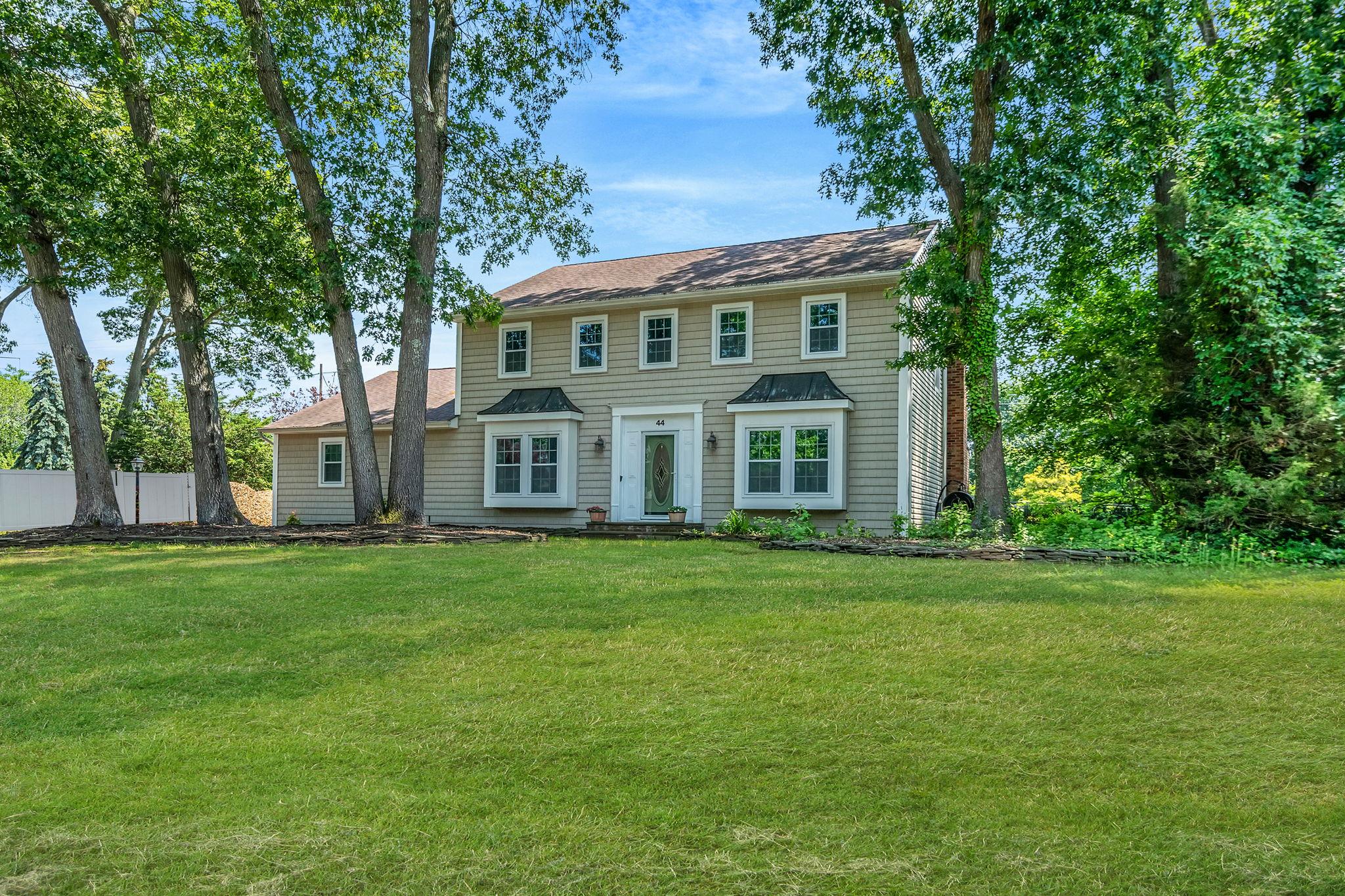 44 Vineyard Way, Mount Sinai, NY 11766