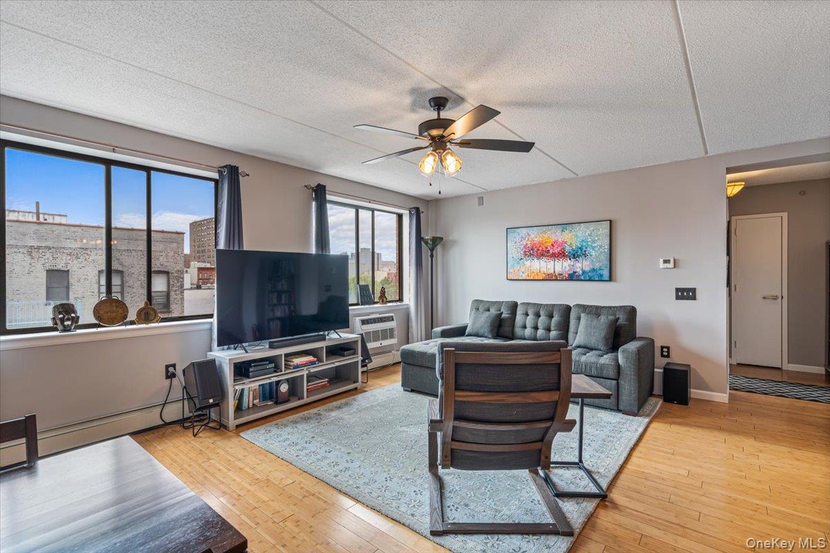 342 E 119th Street # 6D, New York (Manhattan), NY 10035