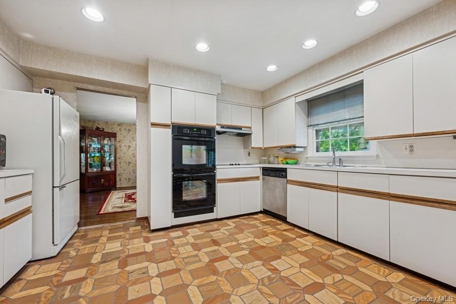 764 Sherwood Court, North Woodmere, NY 11581