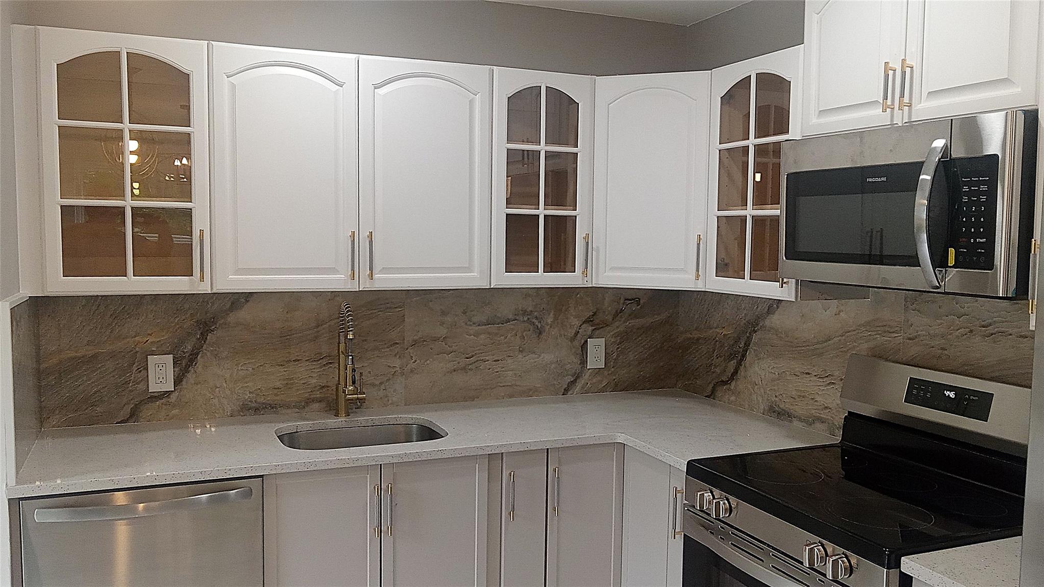 34 Park Lane, Medford, NY 11763