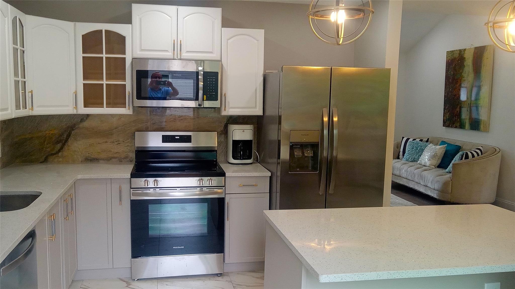 34 Park Lane, Medford, NY 11763