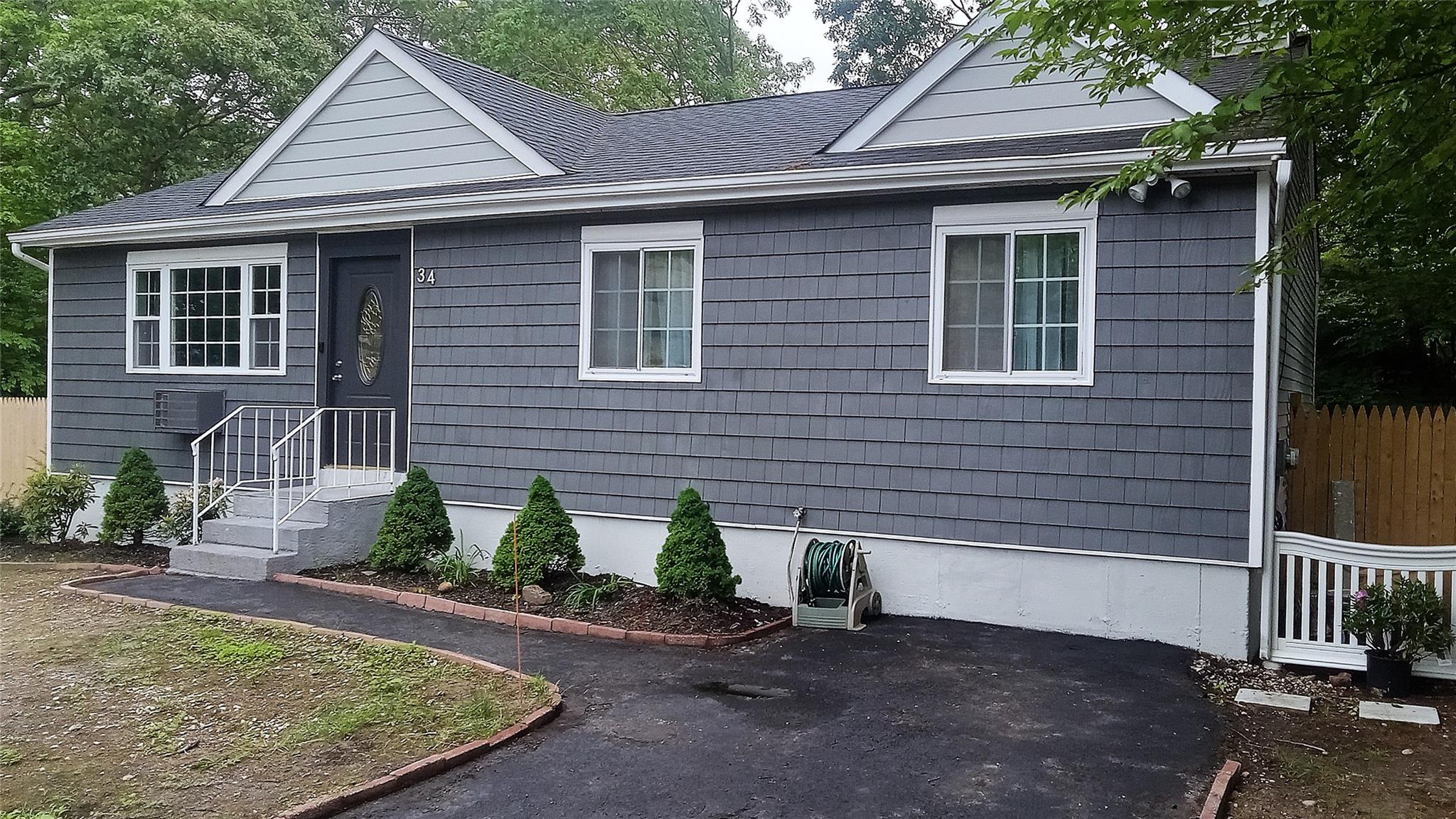 34 Park Lane, Medford, NY 11763