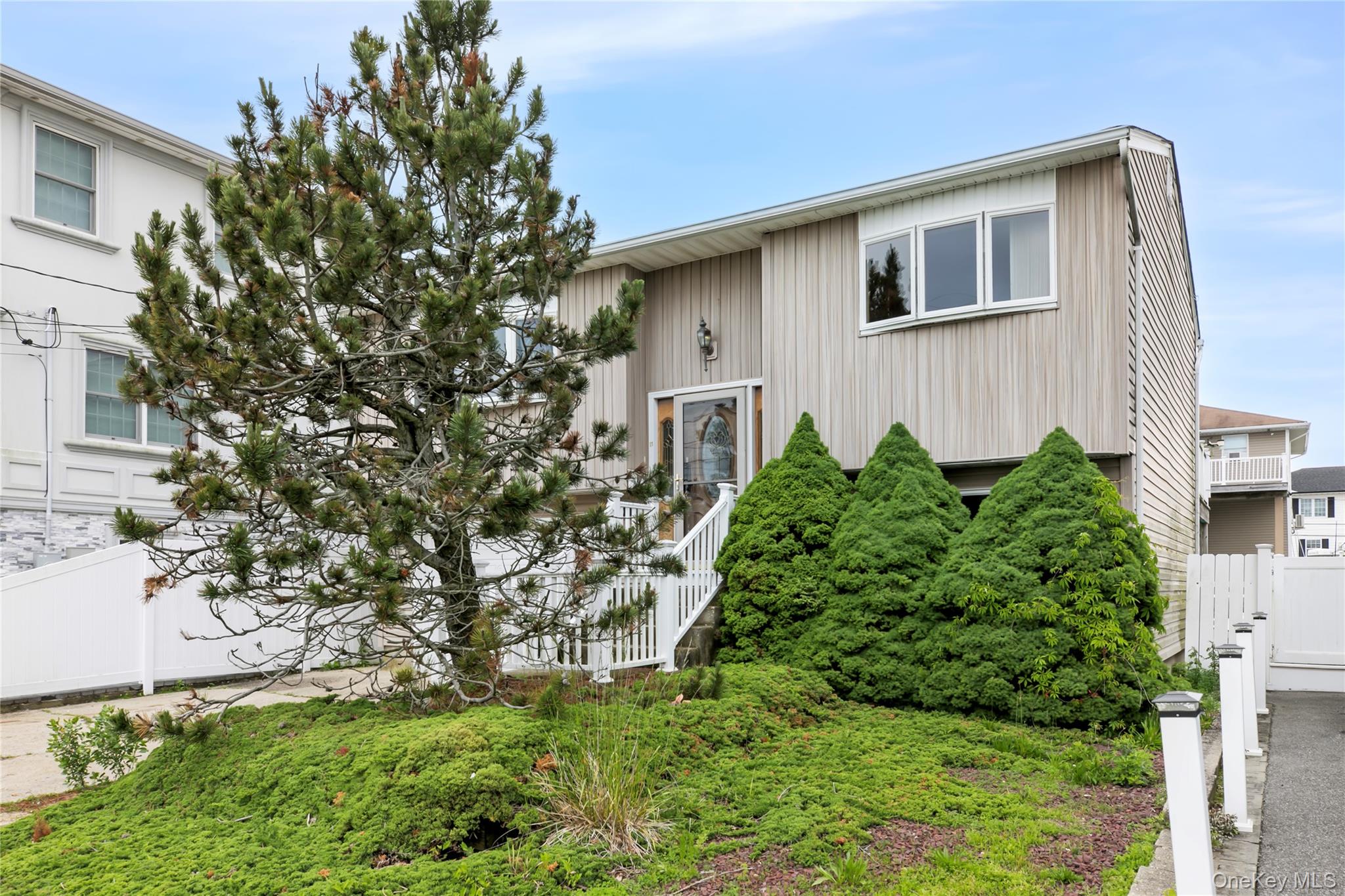 853 Arctic Street, Lindenhurst, NY 11757