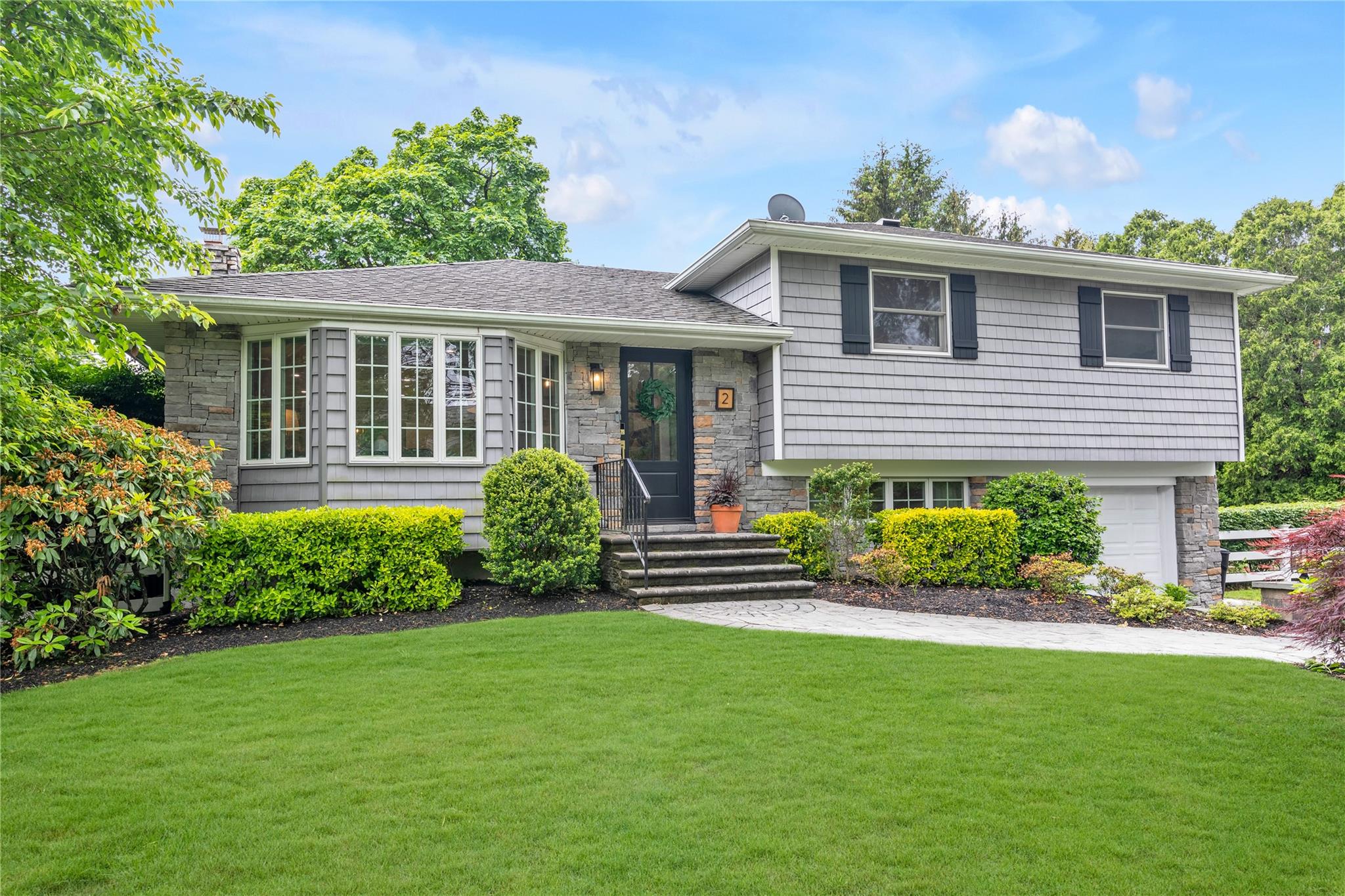2 Oberlon Drive, Greenlawn, NY 11740
