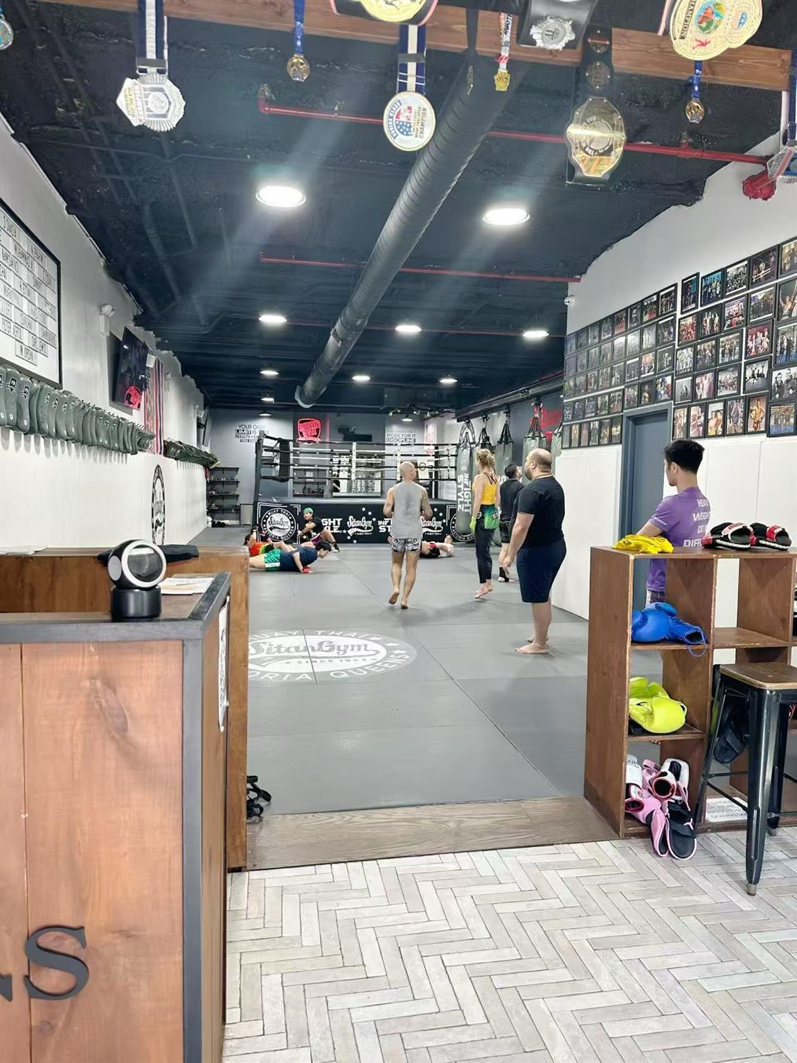 25-34 Steinway Street, Long Island City, NY 11103