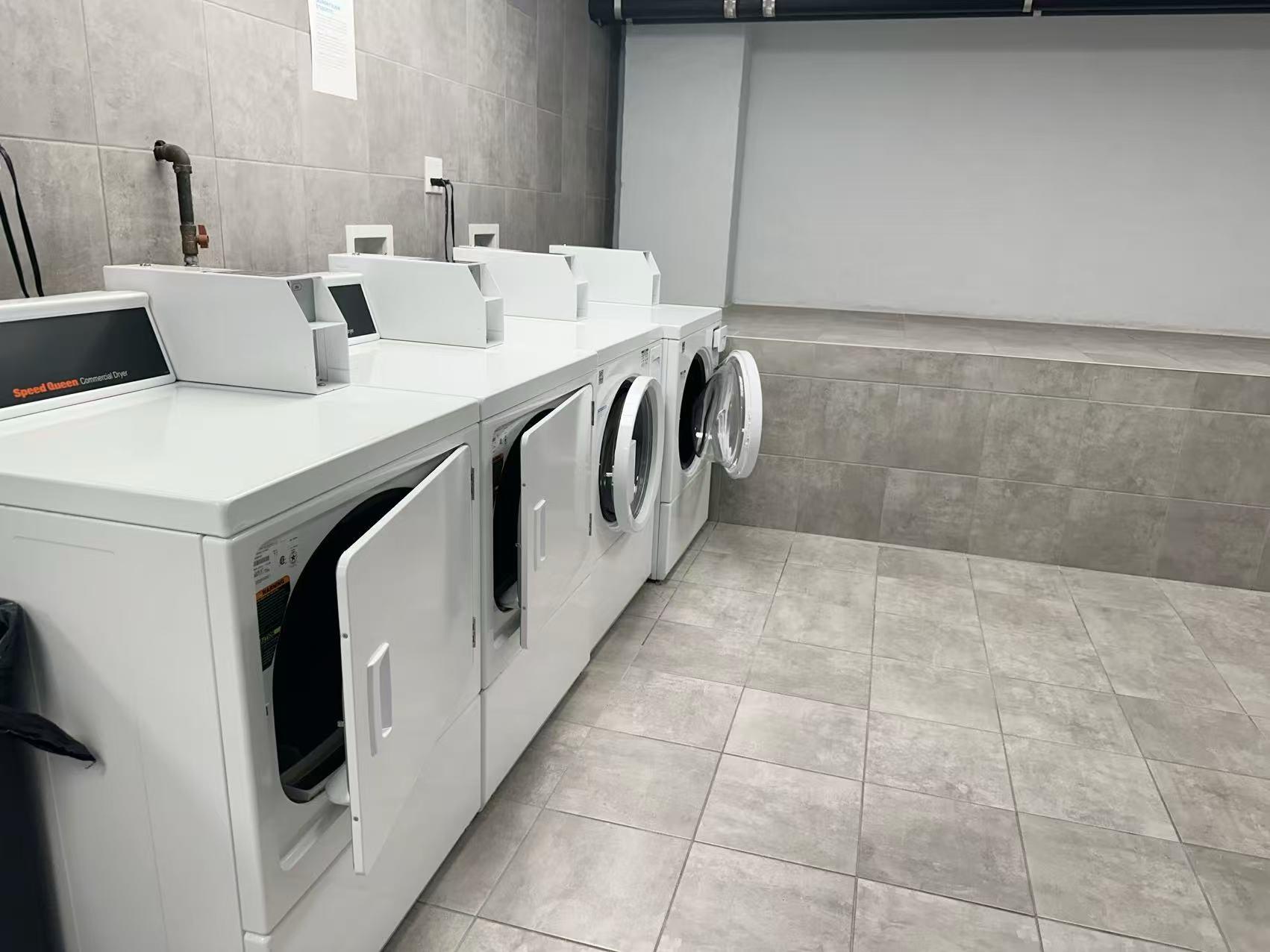 25-34 Steinway Street, Long Island City, NY 11103