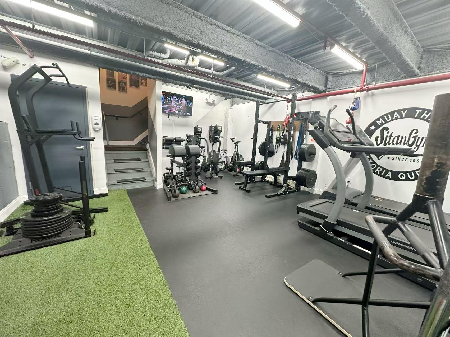 25-34 Steinway Street, Long Island City, NY 11103