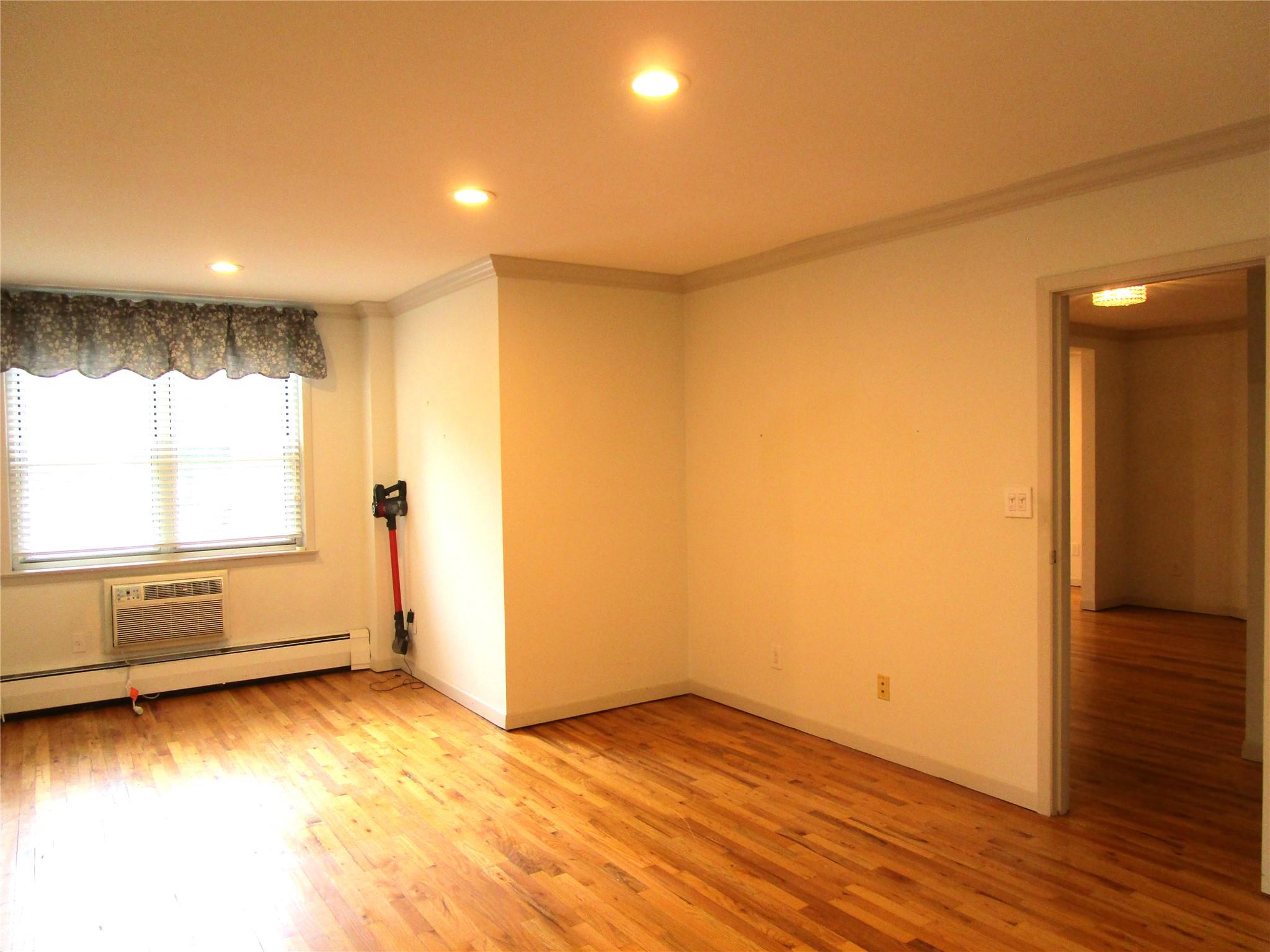 20 Daley Place # 127, Lynbrook, NY 11563