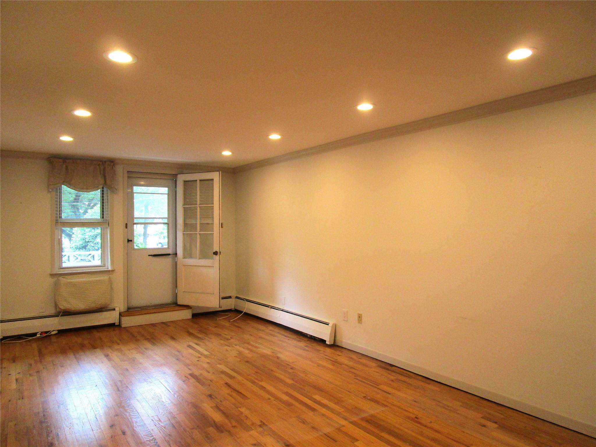 20 Daley Place # 127, Lynbrook, NY 11563