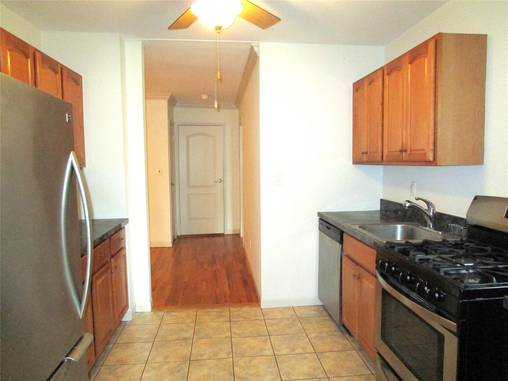 20 Daley Place # 127, Lynbrook, NY 11563