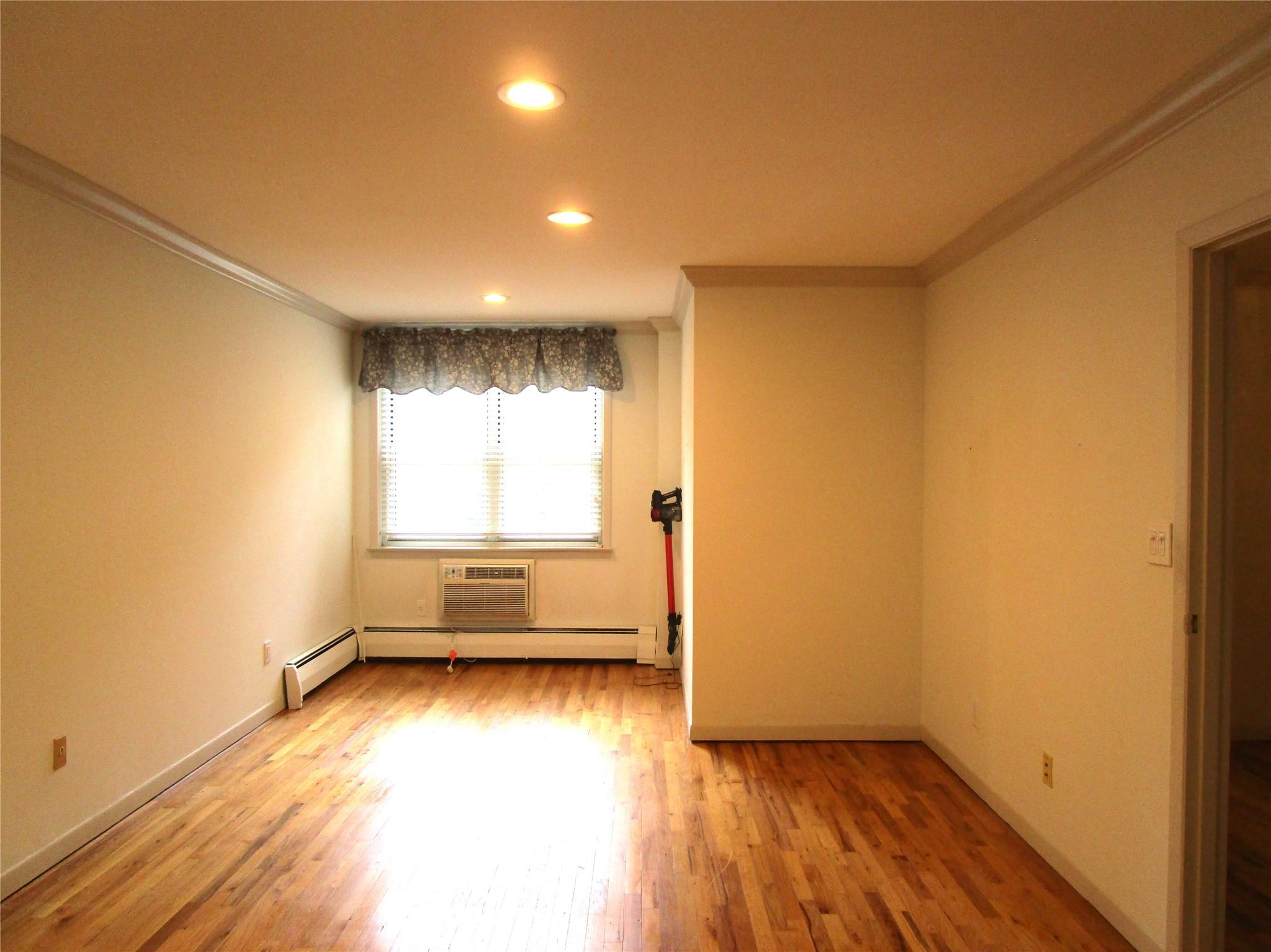 20 Daley Place # 127, Lynbrook, NY 11563