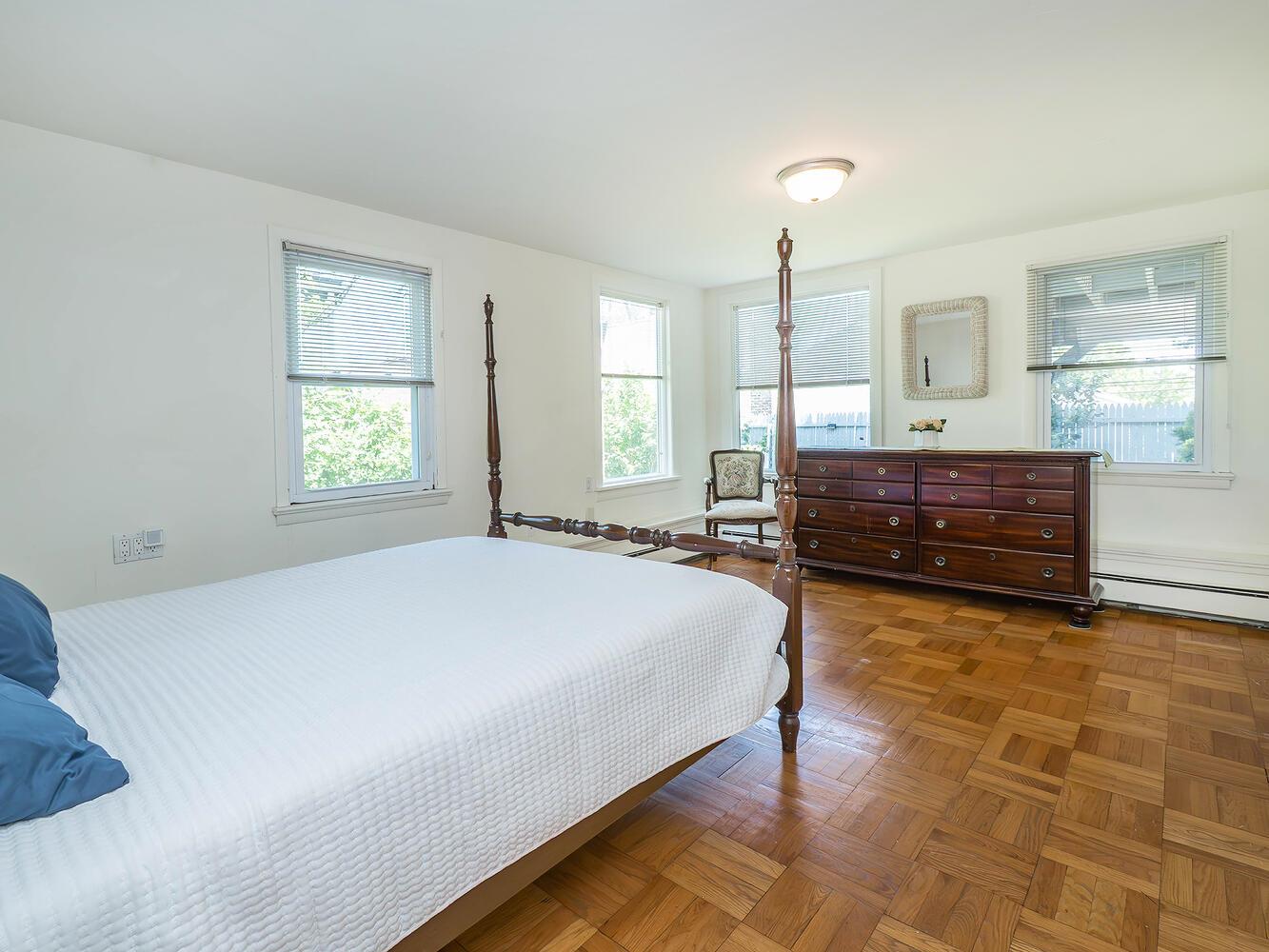 14 Marwood Road S, Port Washington, NY 11050