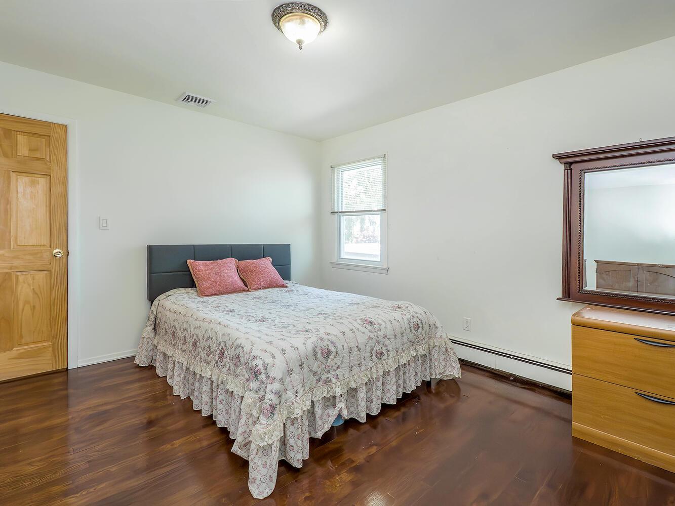 14 Marwood Road S, Port Washington, NY 11050