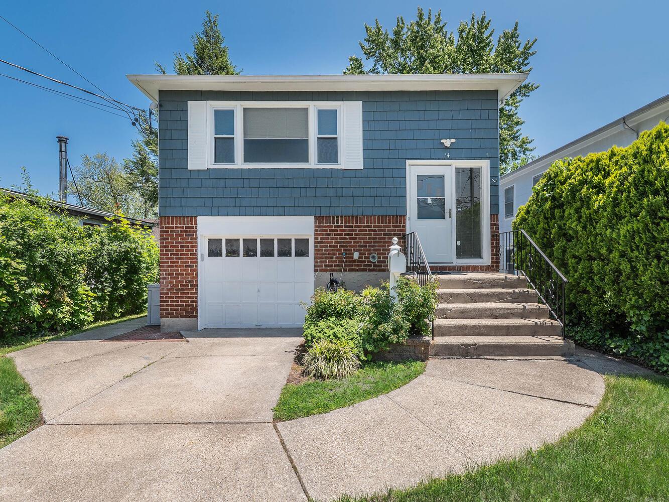 14 Marwood Road S, Port Washington, NY 11050