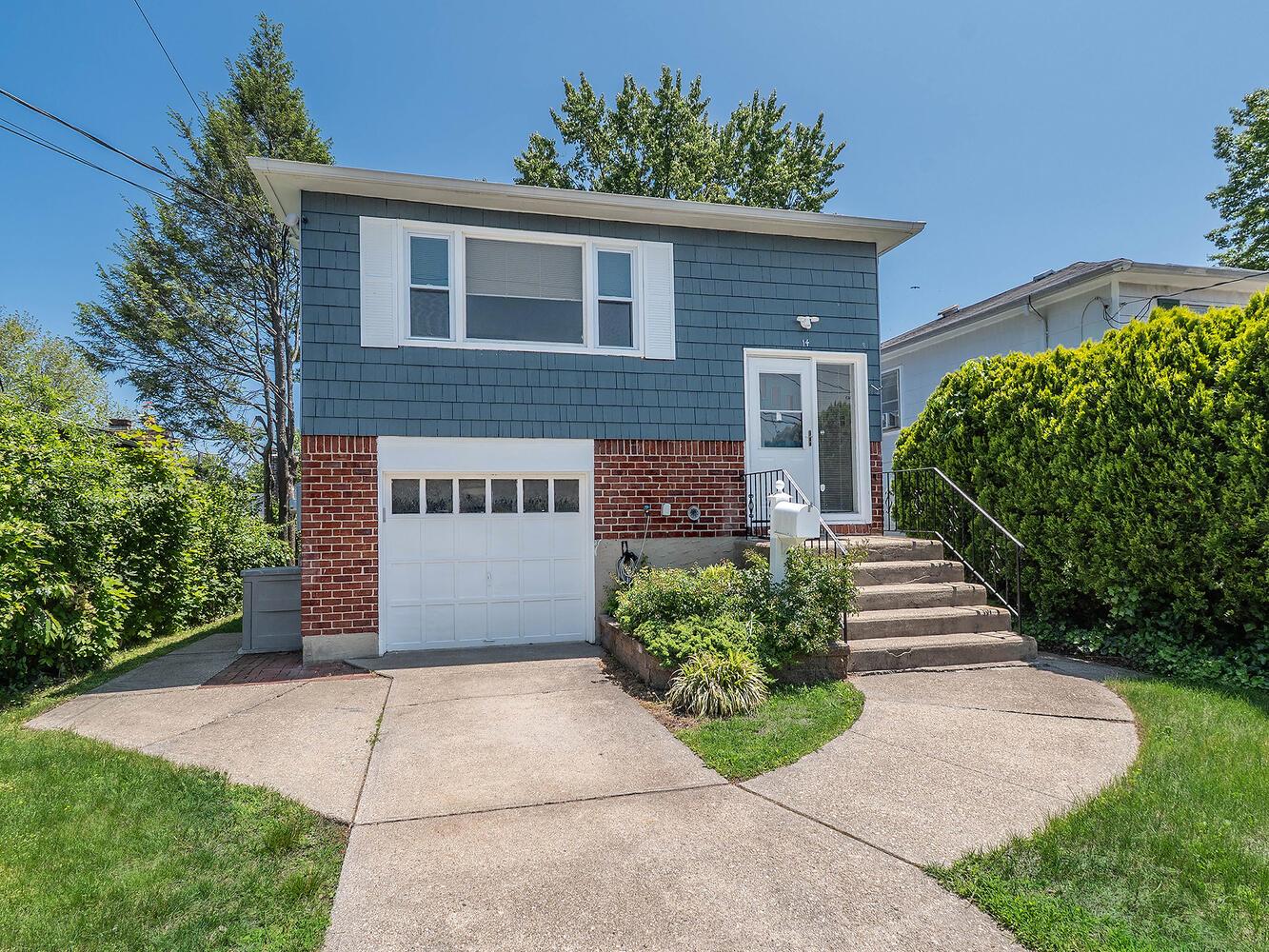 14 Marwood Road S, Port Washington, NY 11050