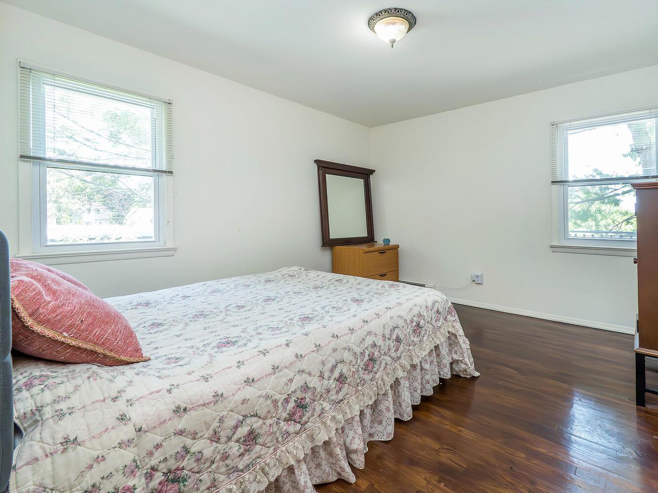 14 Marwood Road S, Port Washington, NY 11050