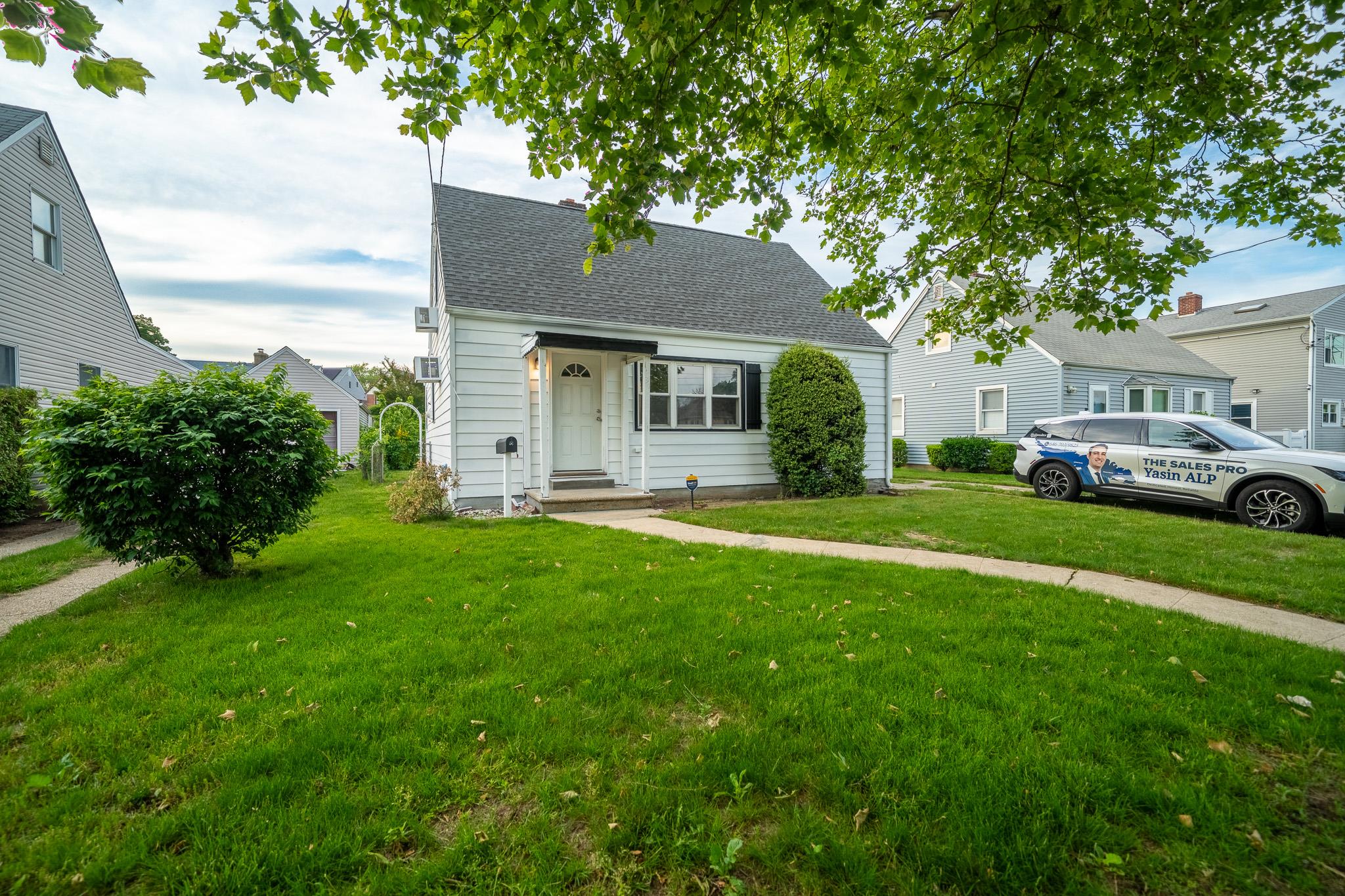 31 PENINSULA Boulevard, Valley Stream, NY 11581