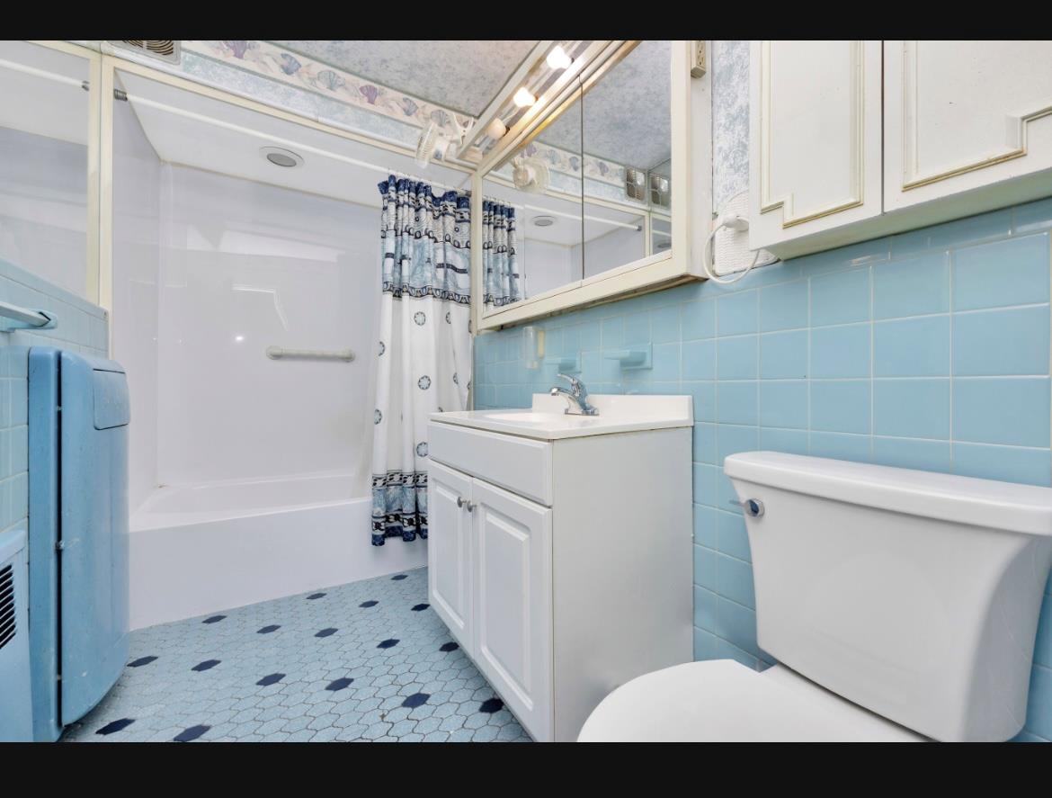 7510 Juniper Boulevard S, Middle Village, NY 11379