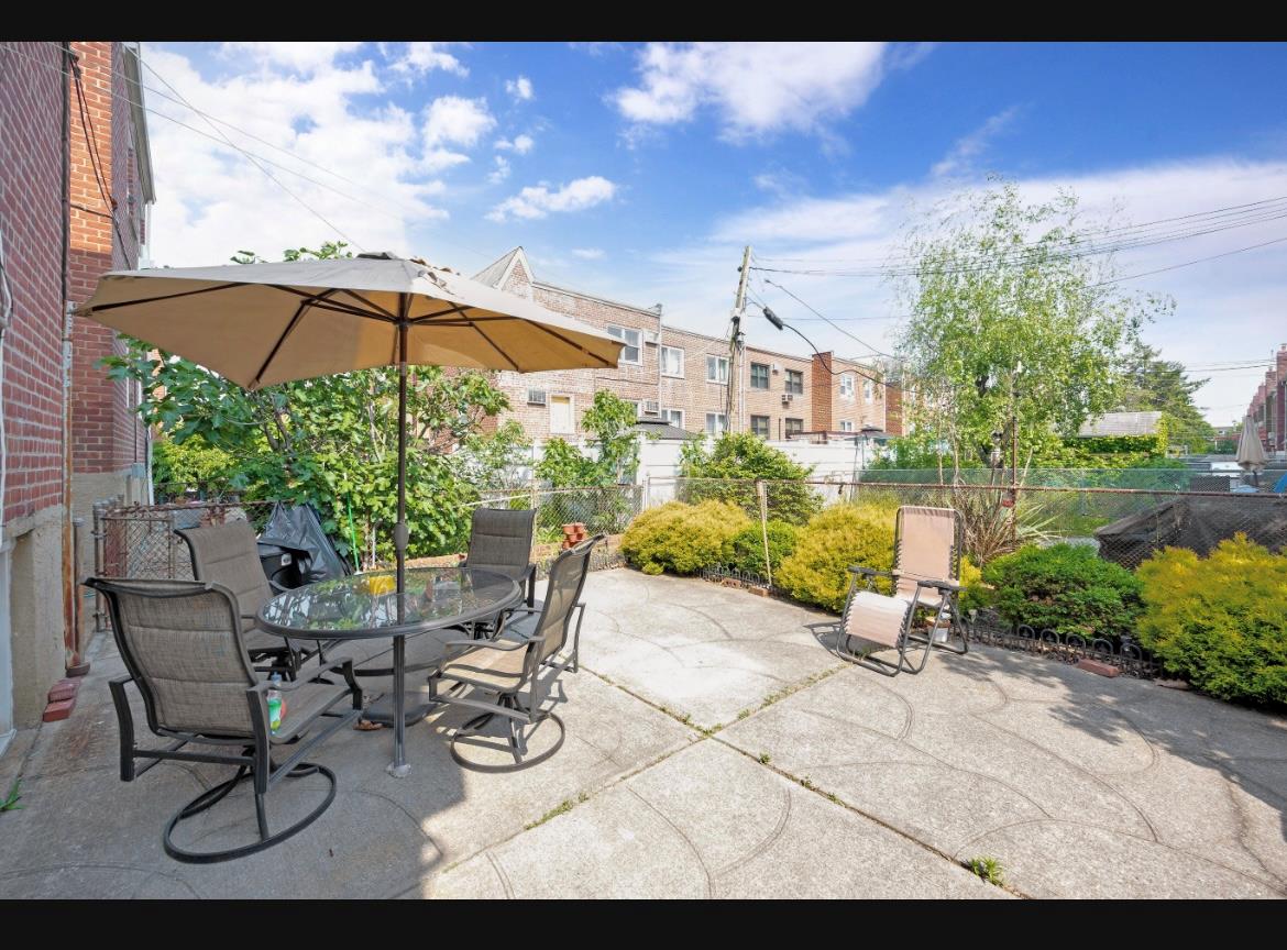 7510 Juniper Boulevard S, Middle Village, NY 11379
