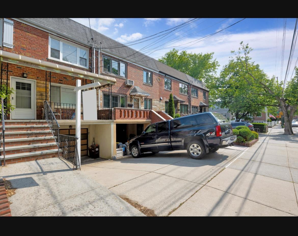 7510 Juniper Boulevard S, Middle Village, NY 11379