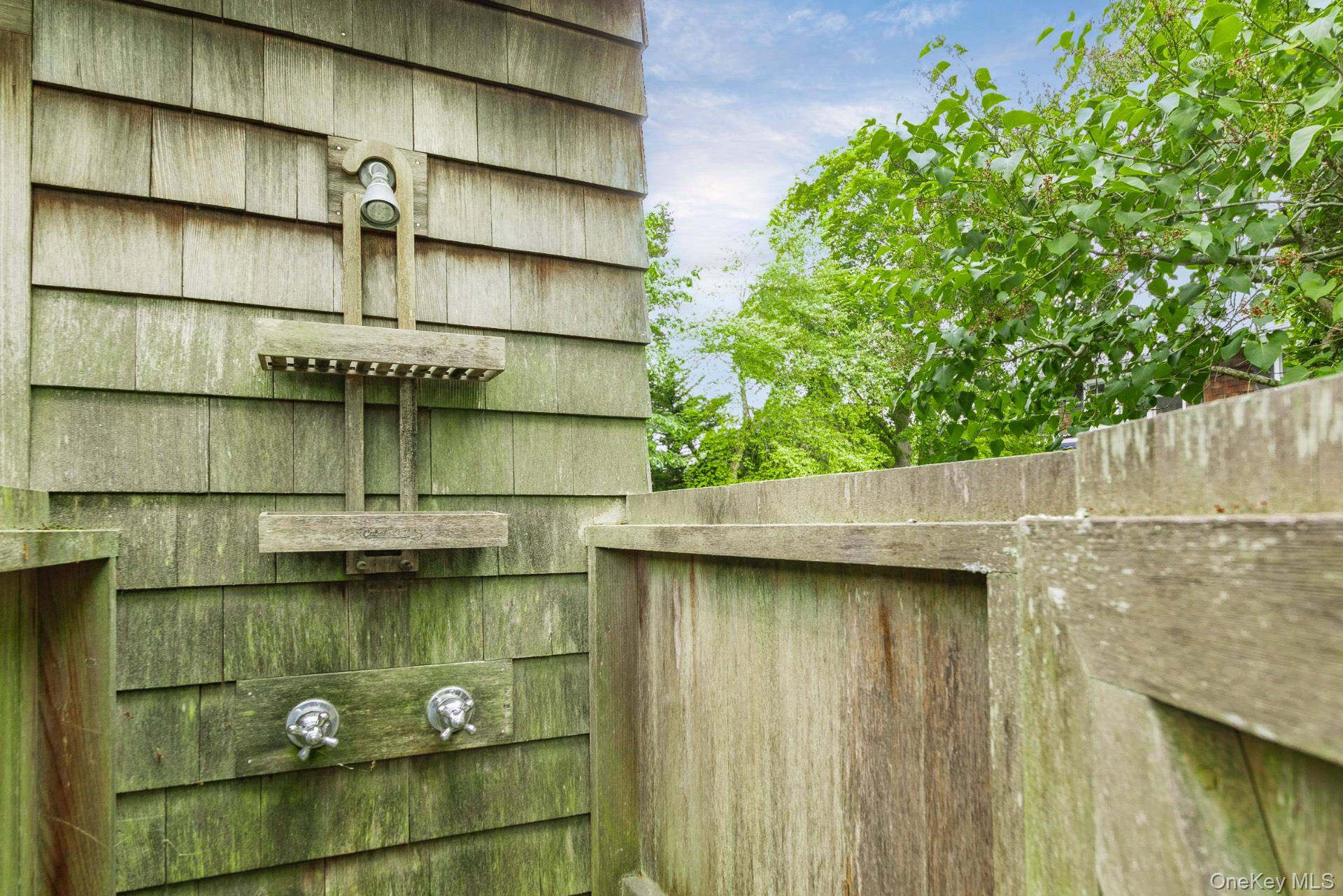 12 Pleasant Lane, East Hampton, NY 11937