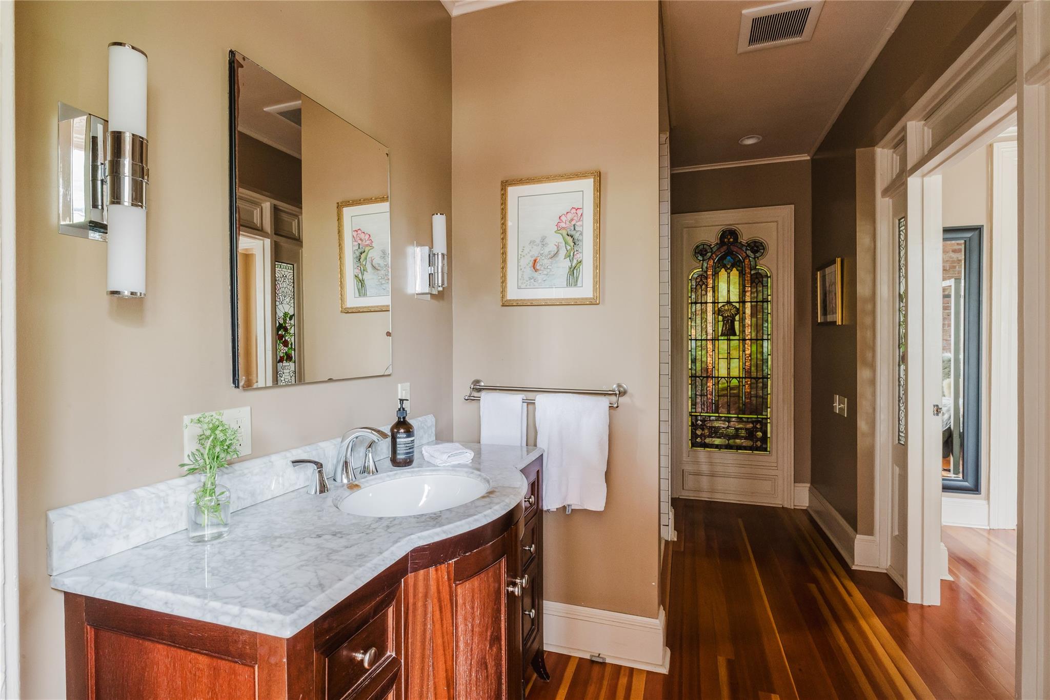 1 E Court Street, Hudson, NY 12534