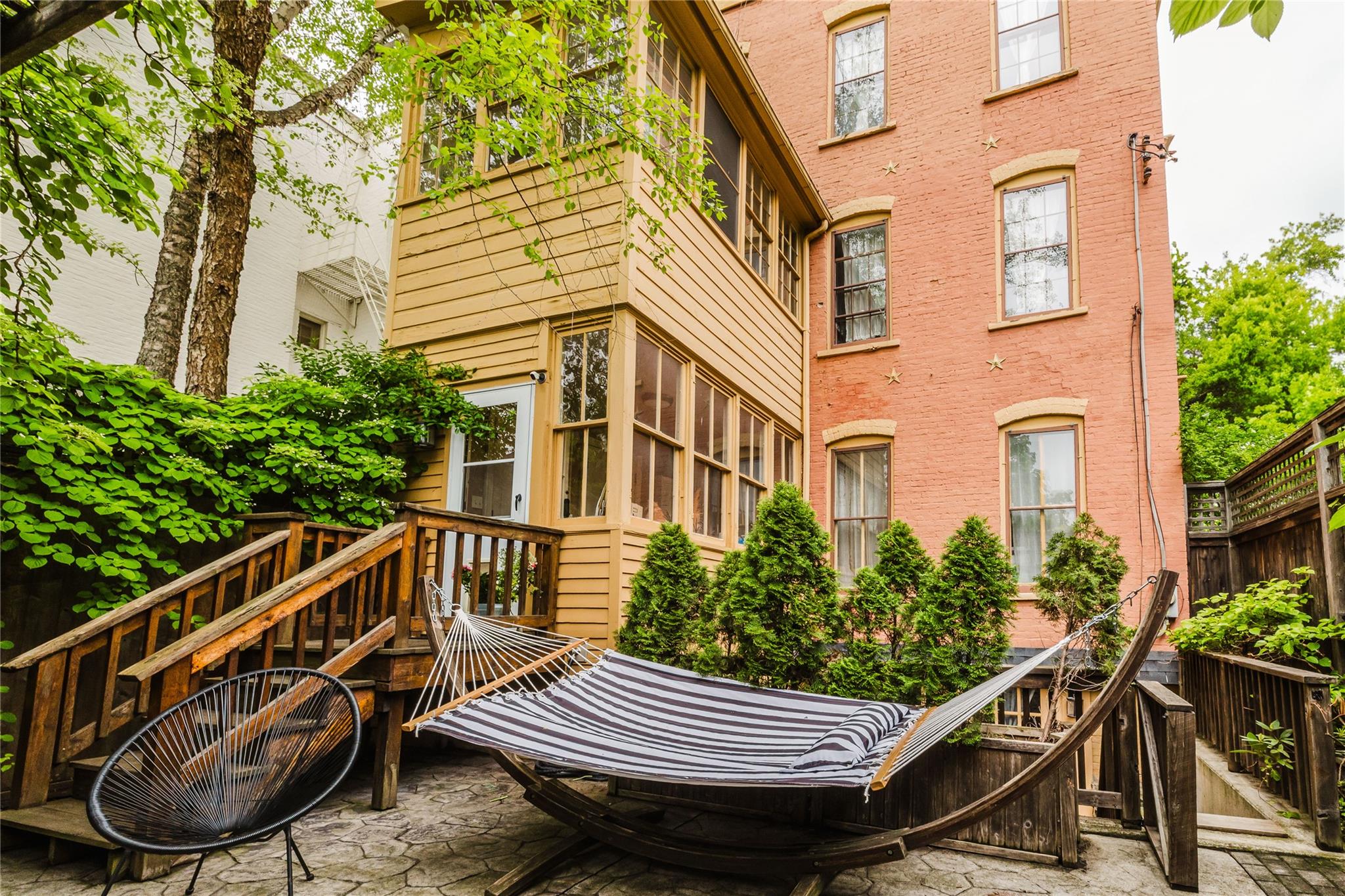 1 E Court Street, Hudson, NY 12534