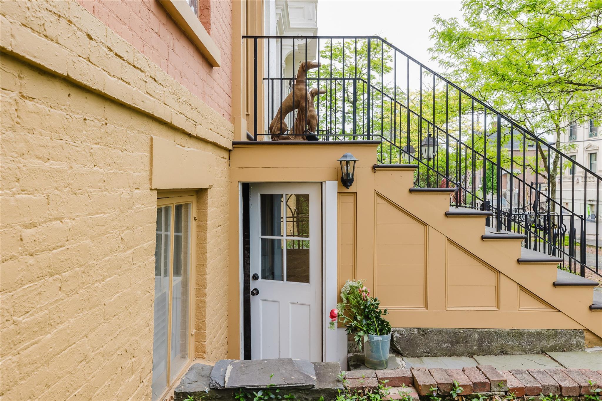 1 E Court Street, Hudson, NY 12534