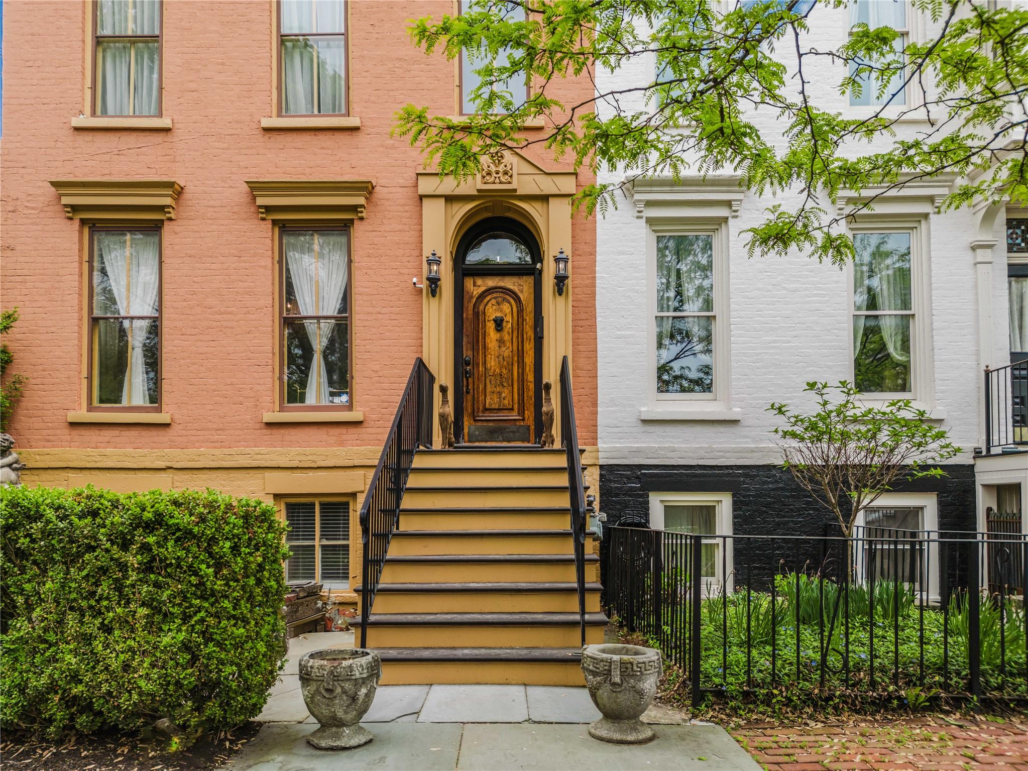 1 E Court Street, Hudson, NY 12534