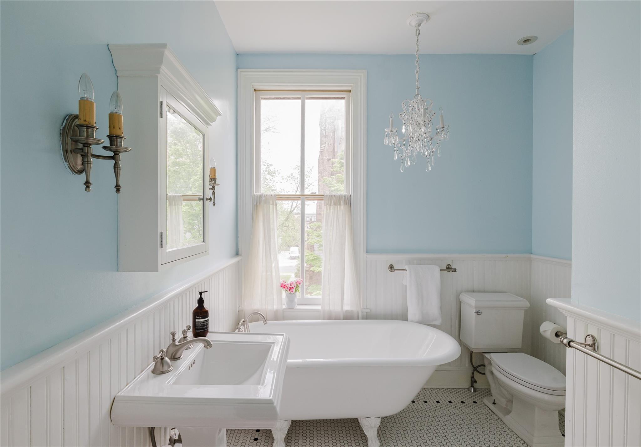 1 E Court Street, Hudson, NY 12534