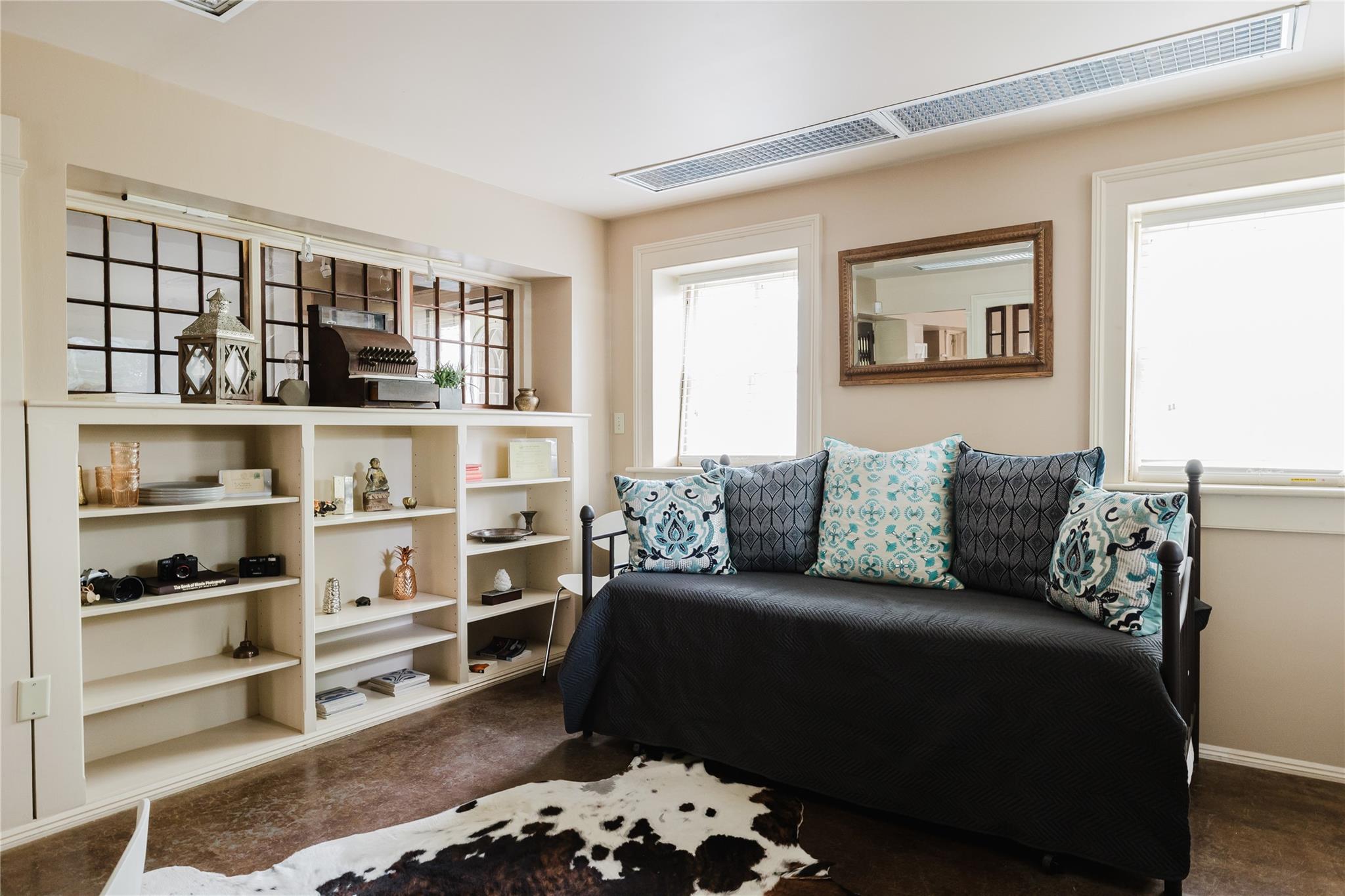 1 E Court Street, Hudson, NY 12534