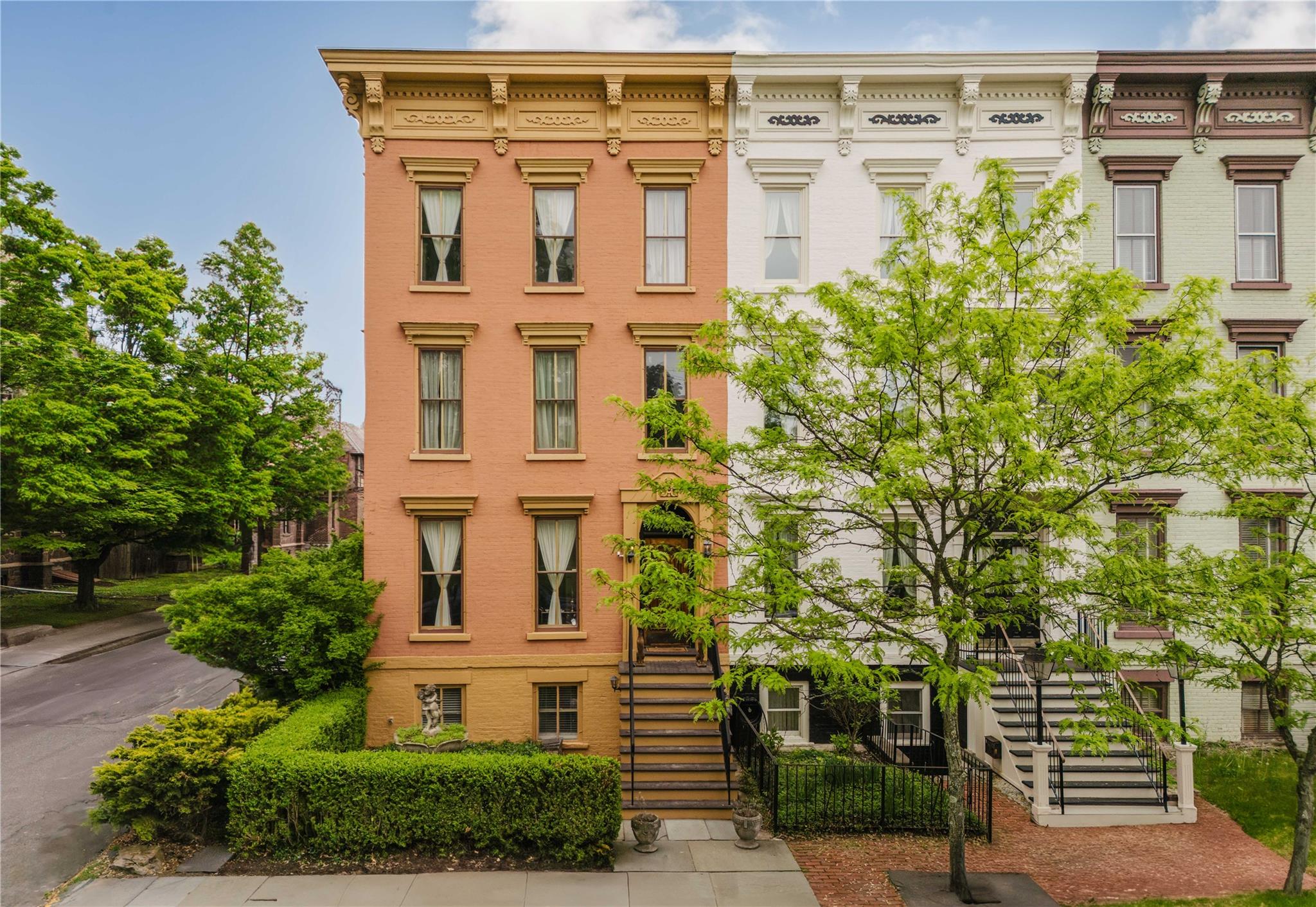 1 E Court Street, Hudson, NY 12534