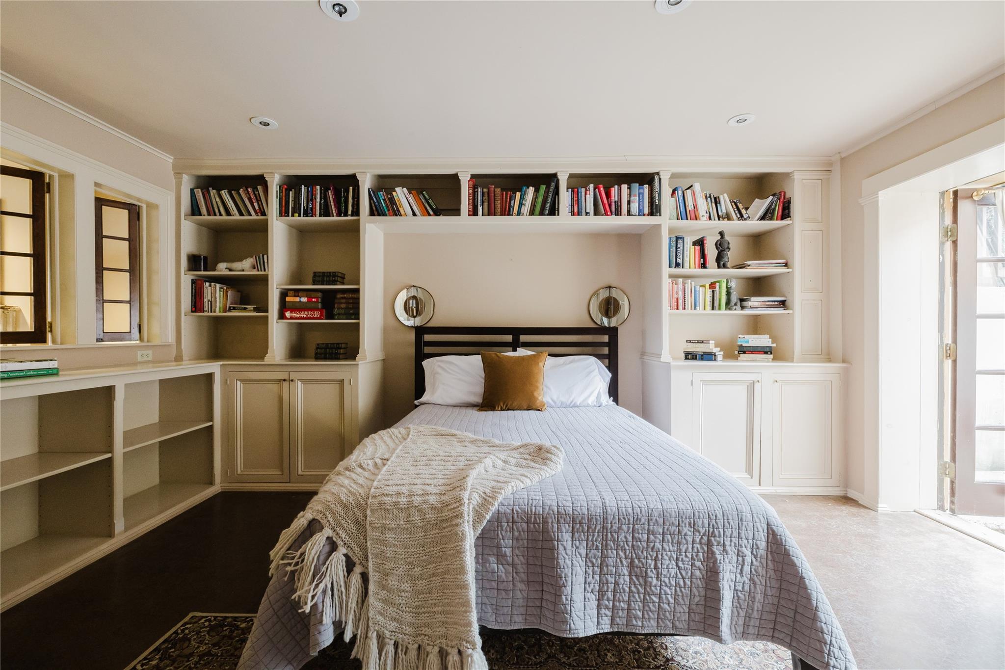 1 E Court Street, Hudson, NY 12534