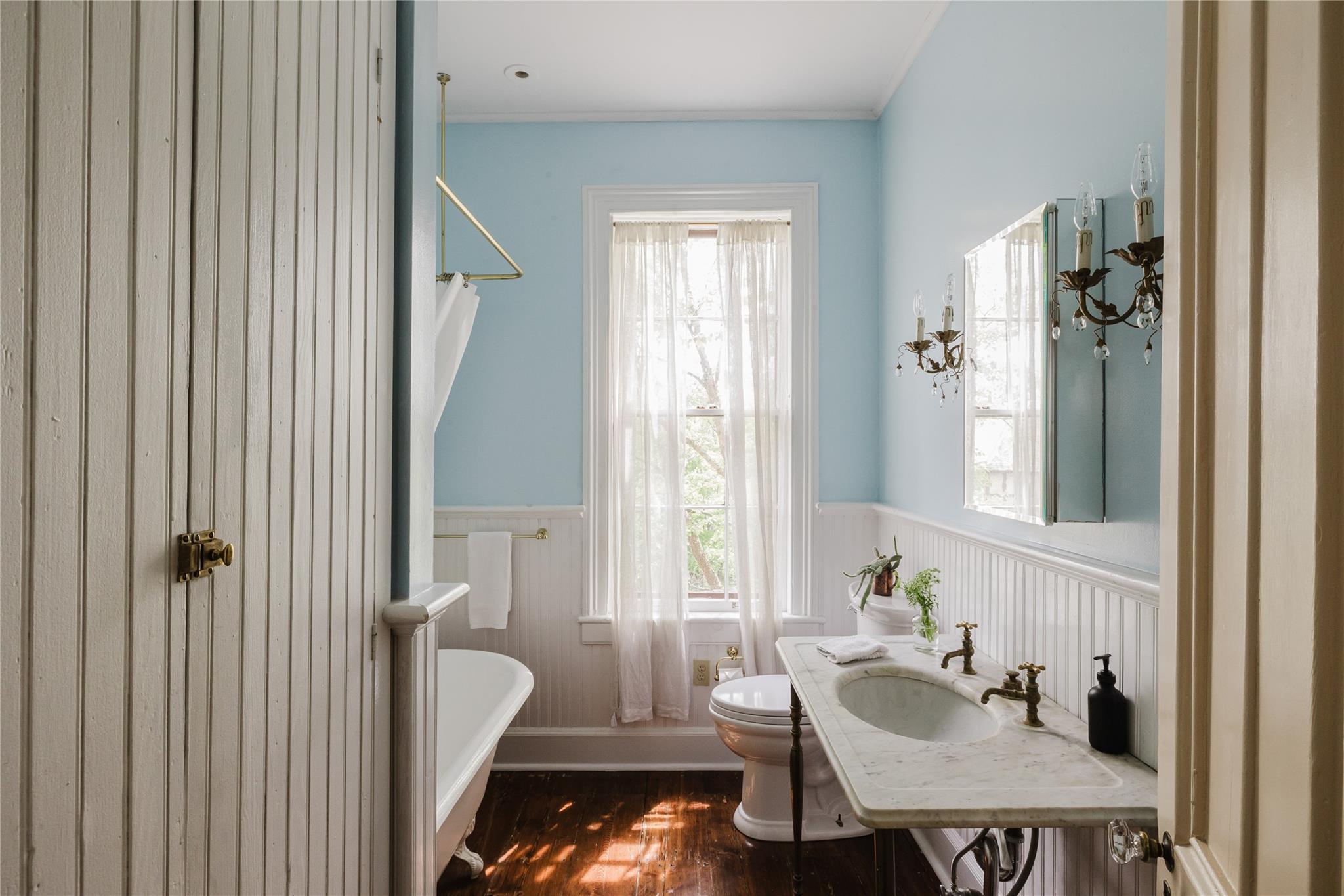 1 E Court Street, Hudson, NY 12534