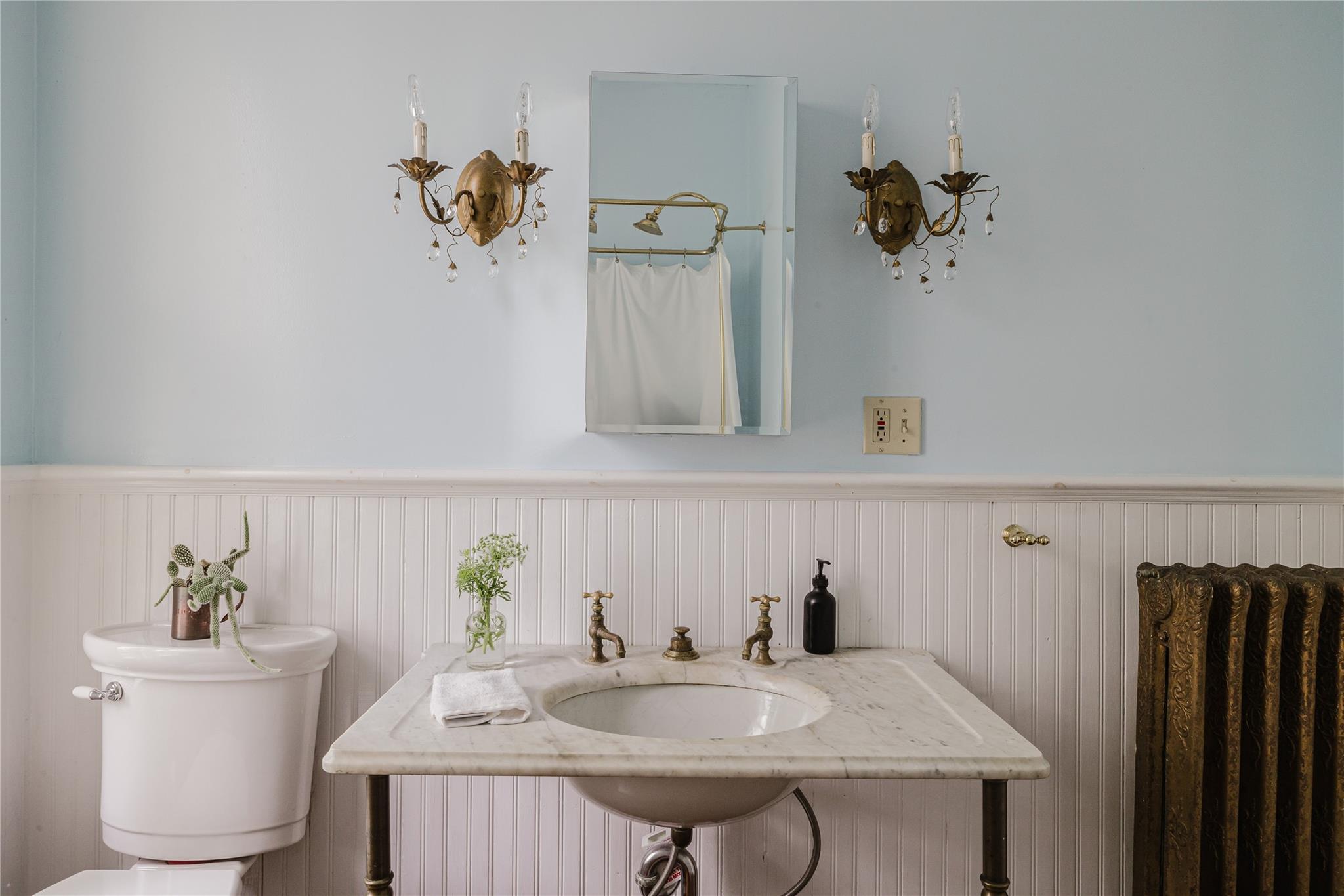 1 E Court Street, Hudson, NY 12534