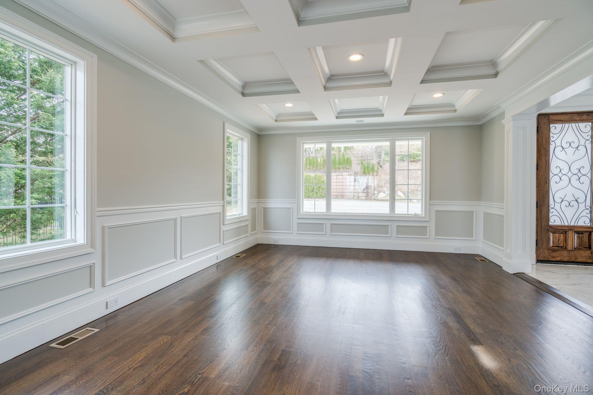 12 Barbara Lane, Glen Cove, NY 11542