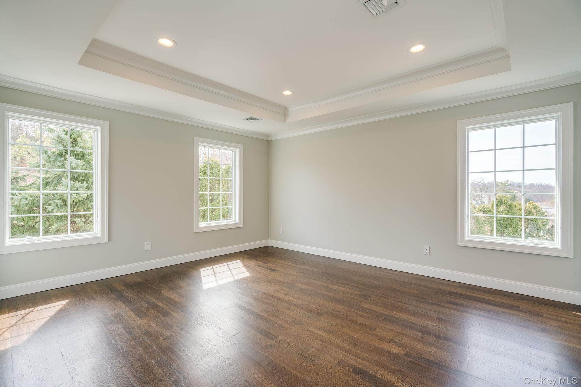 12 Barbara Lane, Glen Cove, NY 11542