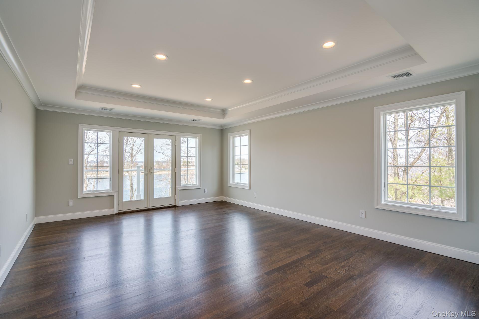 12 Barbara Lane, Glen Cove, NY 11542