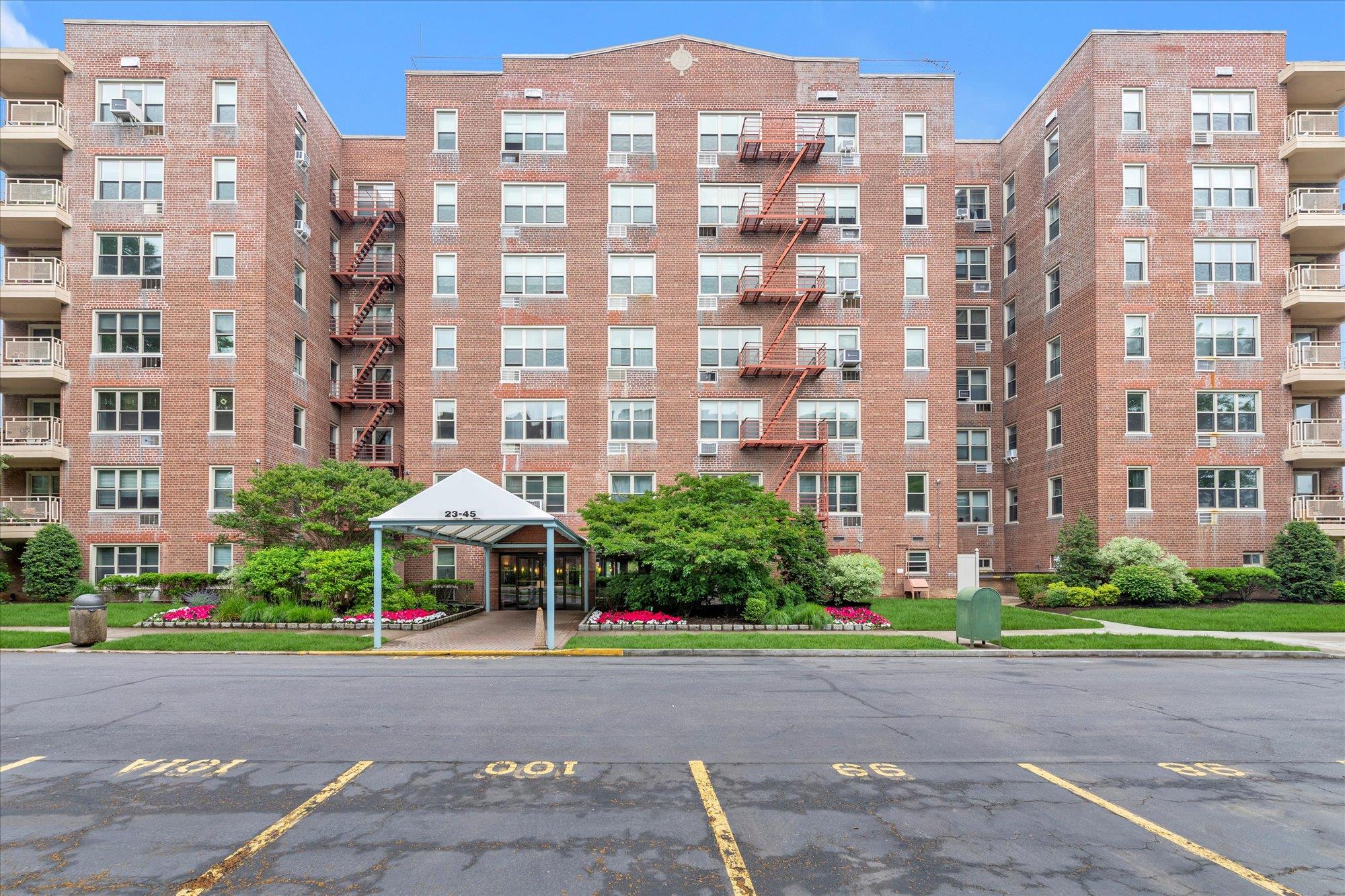 23-45 Bell Boulevard # 4K, Bayside, NY 11360