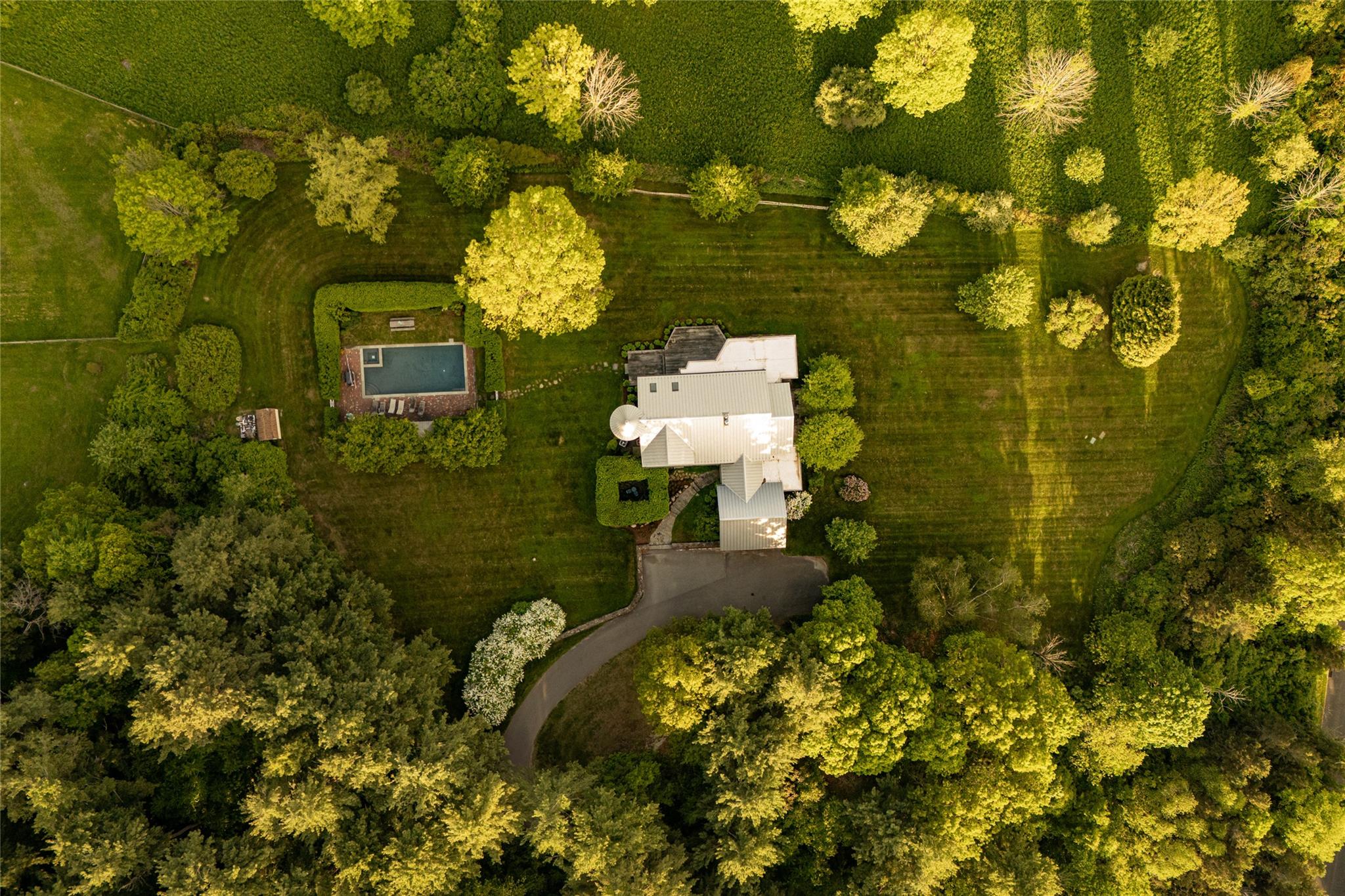 187 Old Mount Tom, Litchfield, NY 06750