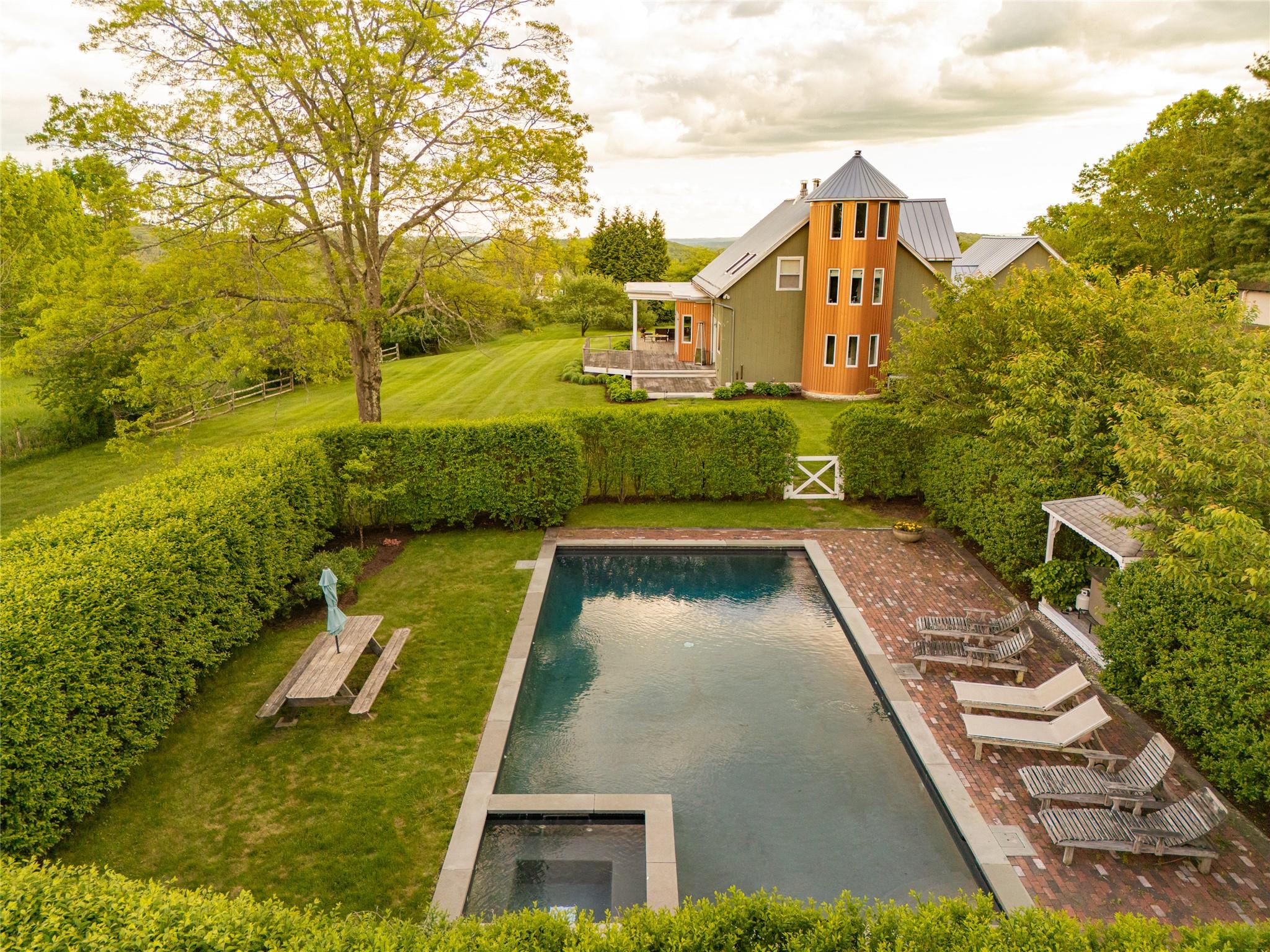 187 Old Mount Tom, Litchfield, NY 06750