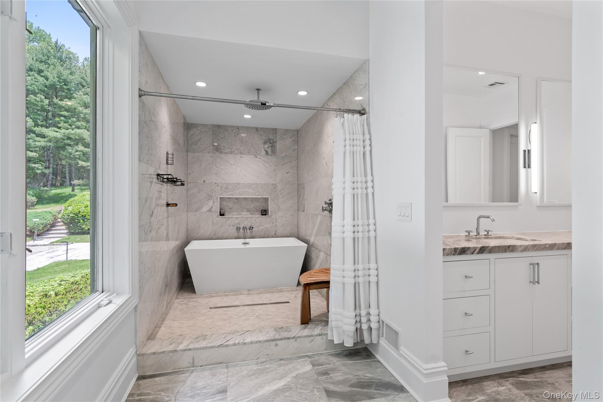 204 Centre Island Road, Oyster Bay, NY 11771