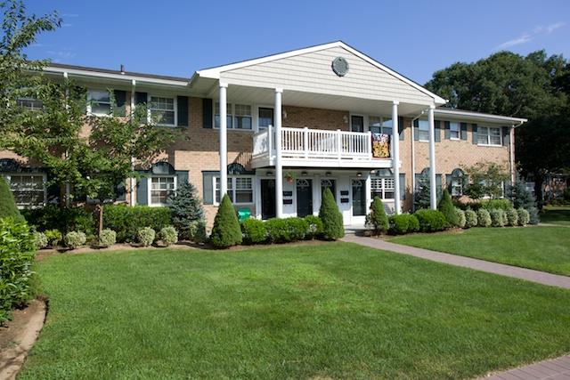 111 College Road # 08-M, Selden, NY 11784