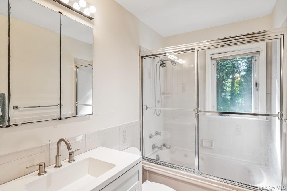 140 Hayes Street, Garden City, NY 11530