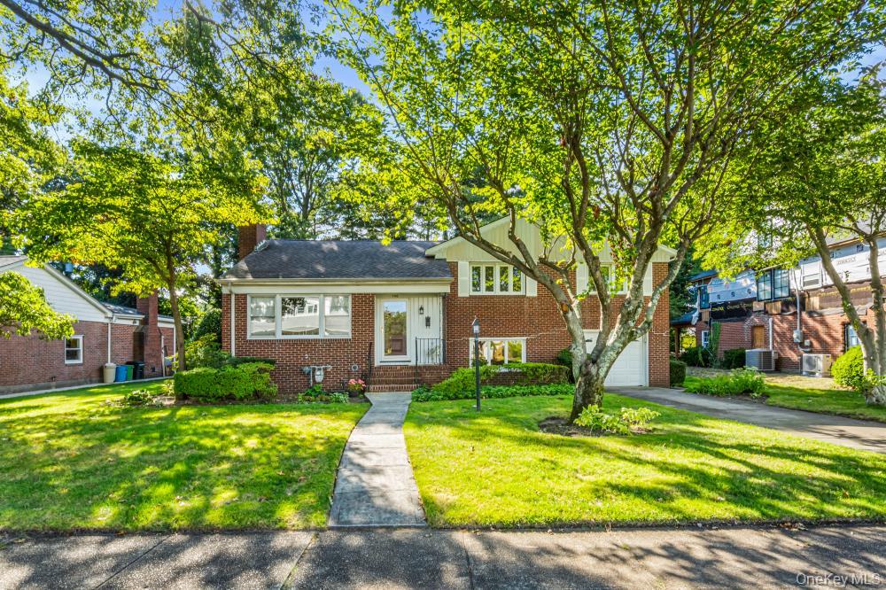 140 Hayes Street, Garden City, NY 11530
