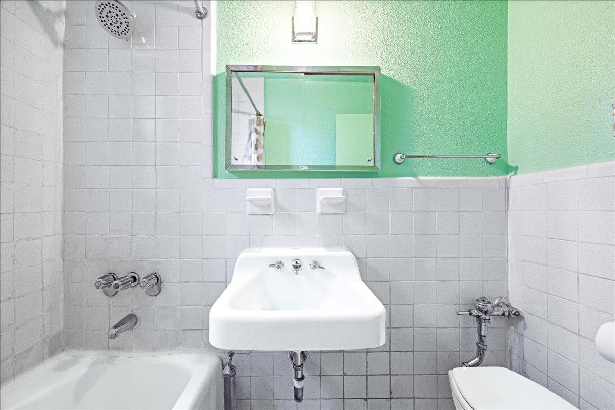 2015 St Paul Avenue # 3G, Bronx, NY 10461