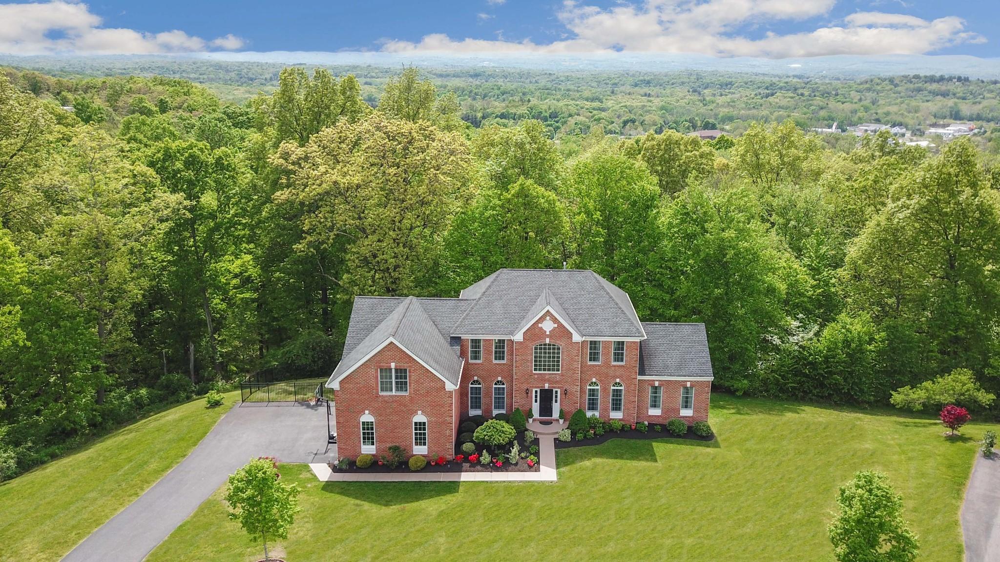 27 Sommerset Road, Poughkeepsie, NY 12603