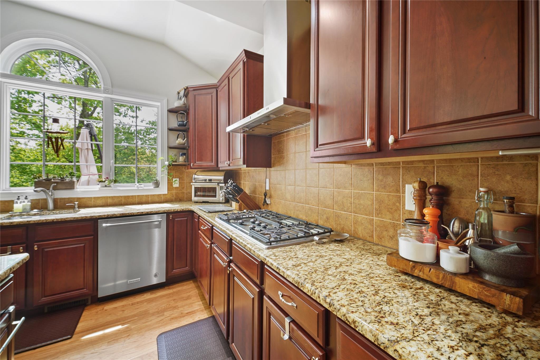 27 Sommerset Road, Poughkeepsie, NY 12603