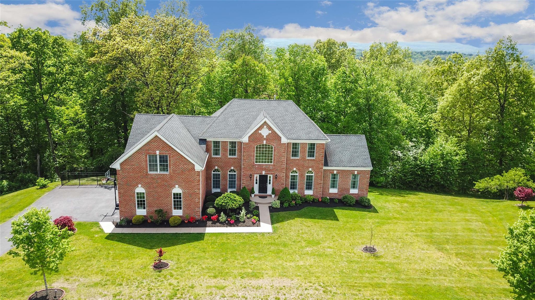 27 Sommerset Road, Poughkeepsie, NY 12603