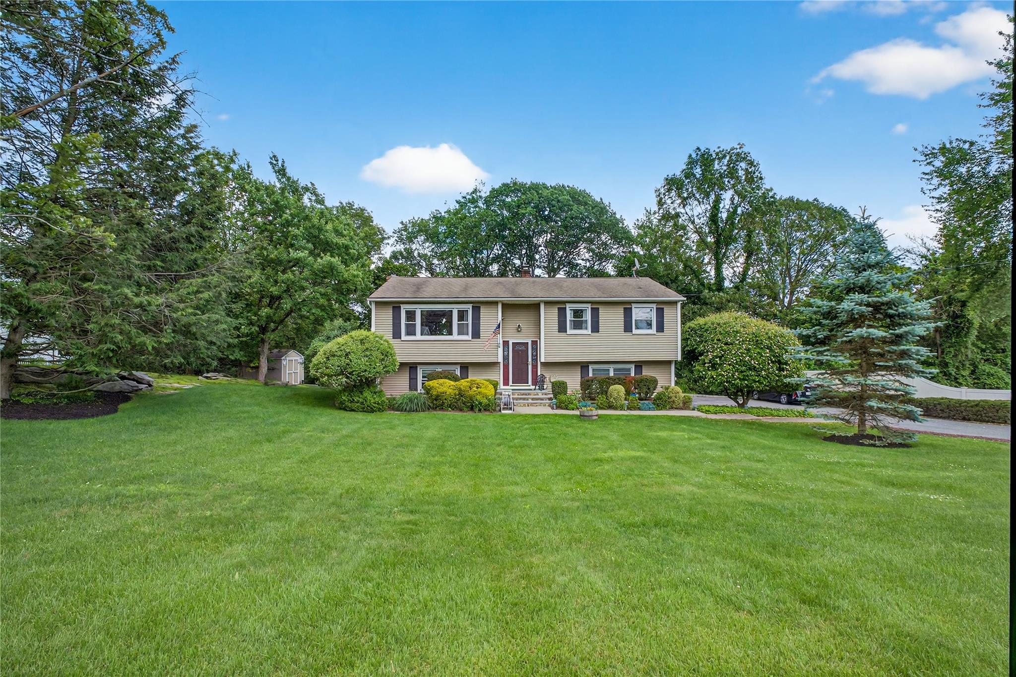 15 Richard Road, Mahopac, NY 10541